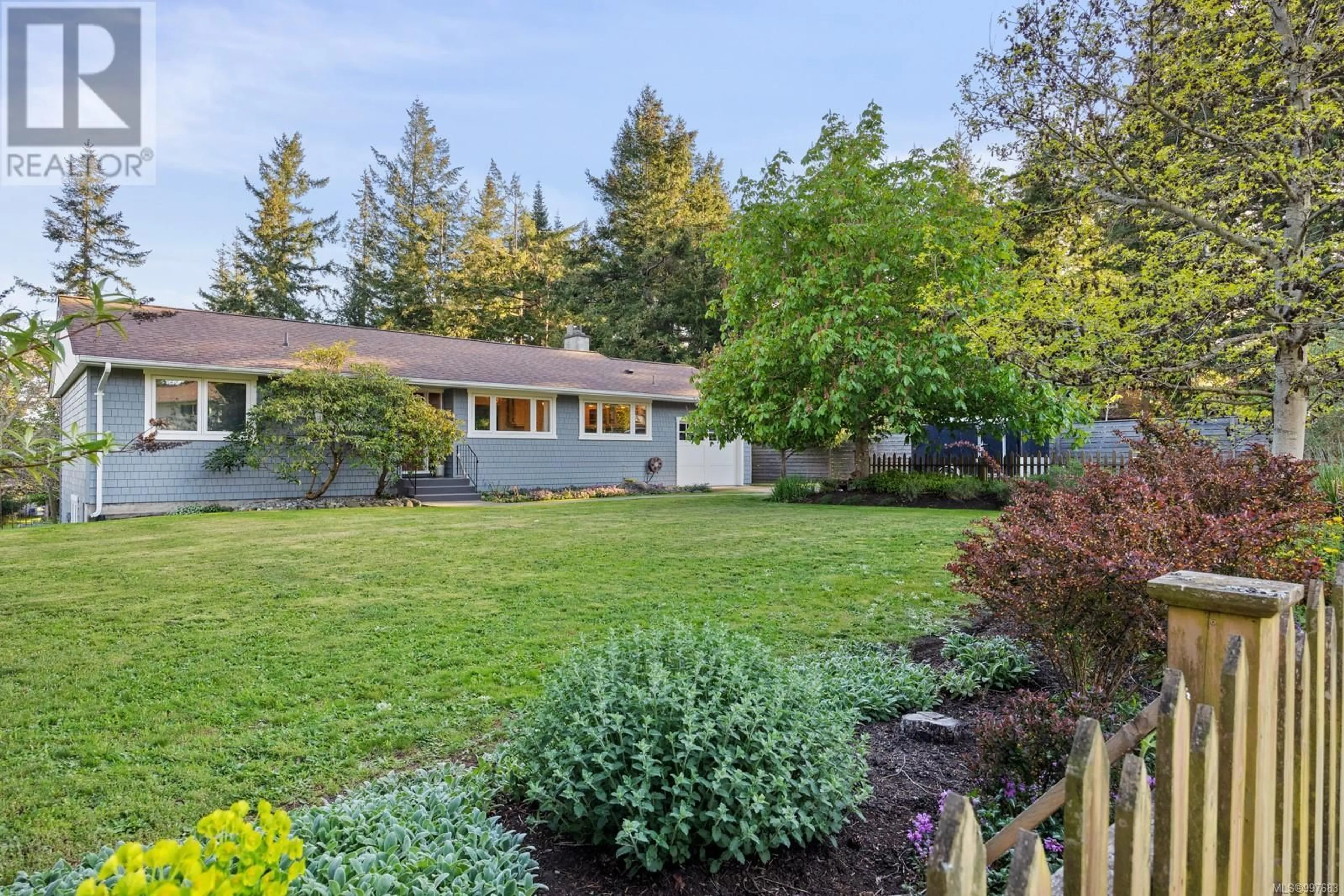 Unknown for 1589 CEDAR AVENUE, Comox British Columbia V9M2V6
