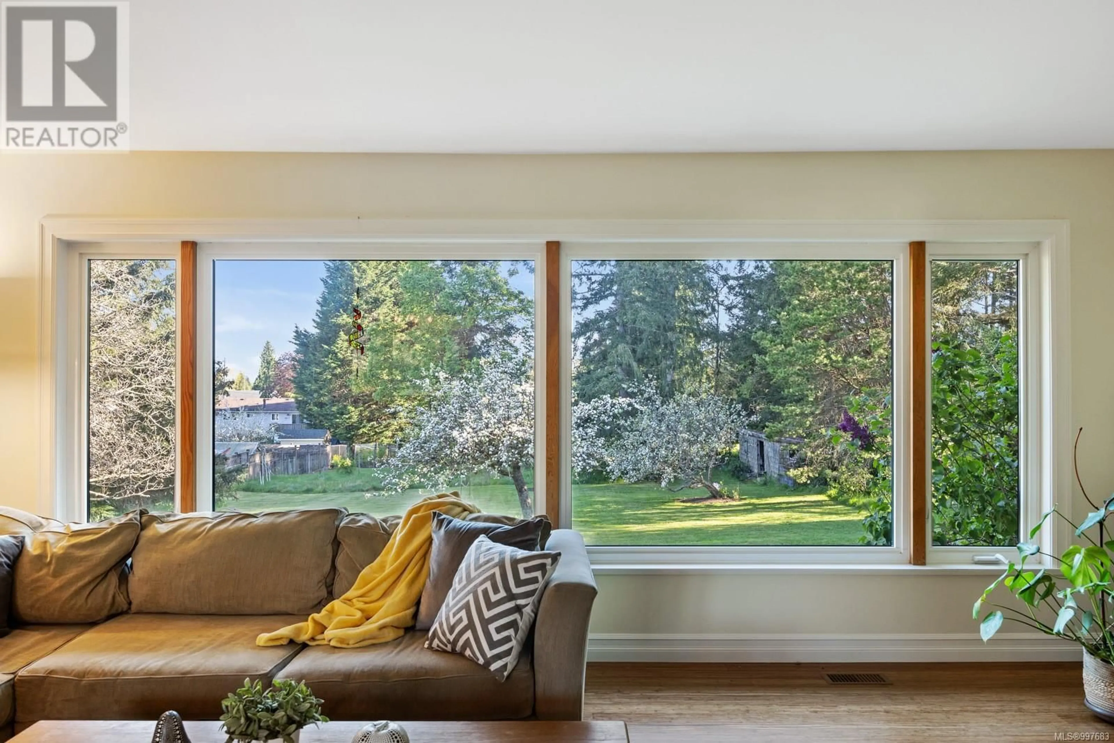 Living room with furniture, unknown for 1589 CEDAR AVENUE, Comox British Columbia V9M2V6