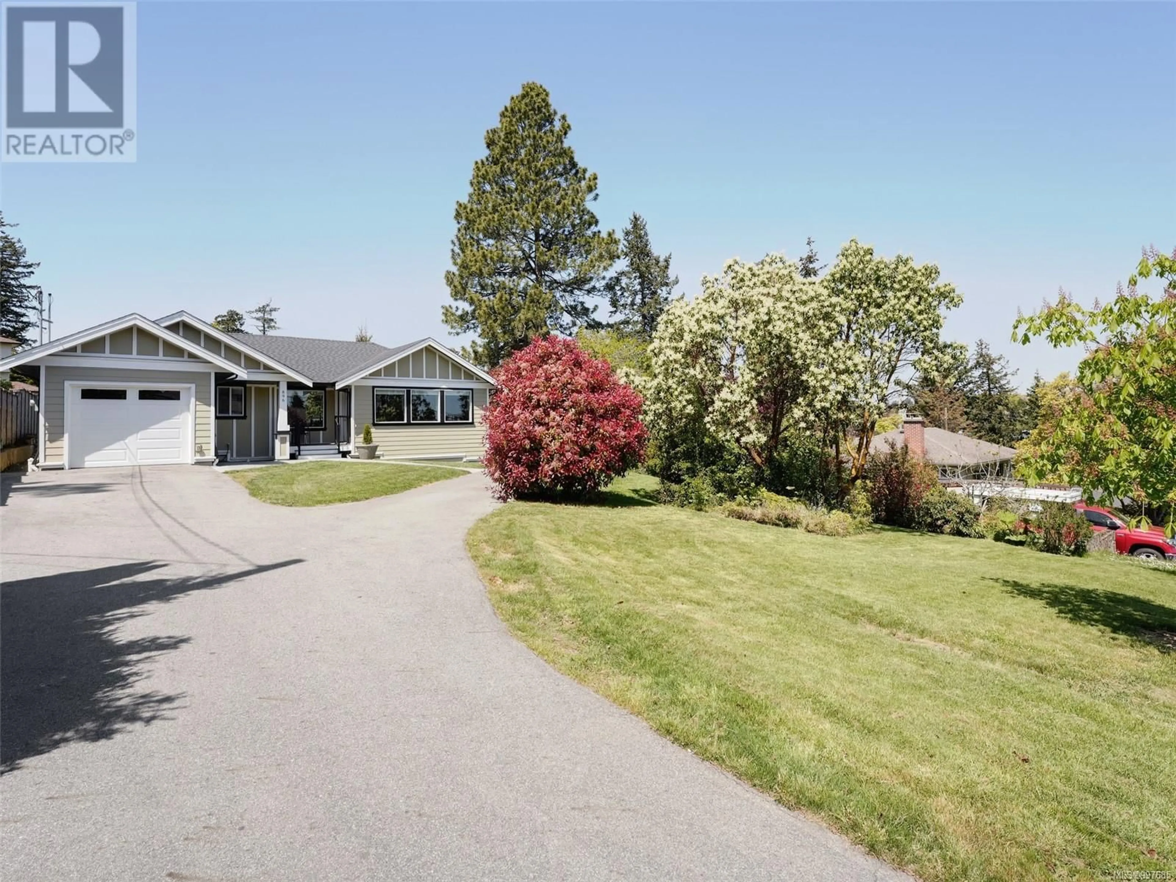 A pic from outside/outdoor area/front of a property/back of a property/a pic from drone, street for 896 DELLWOOD ROAD, Esquimalt British Columbia V9A6P1