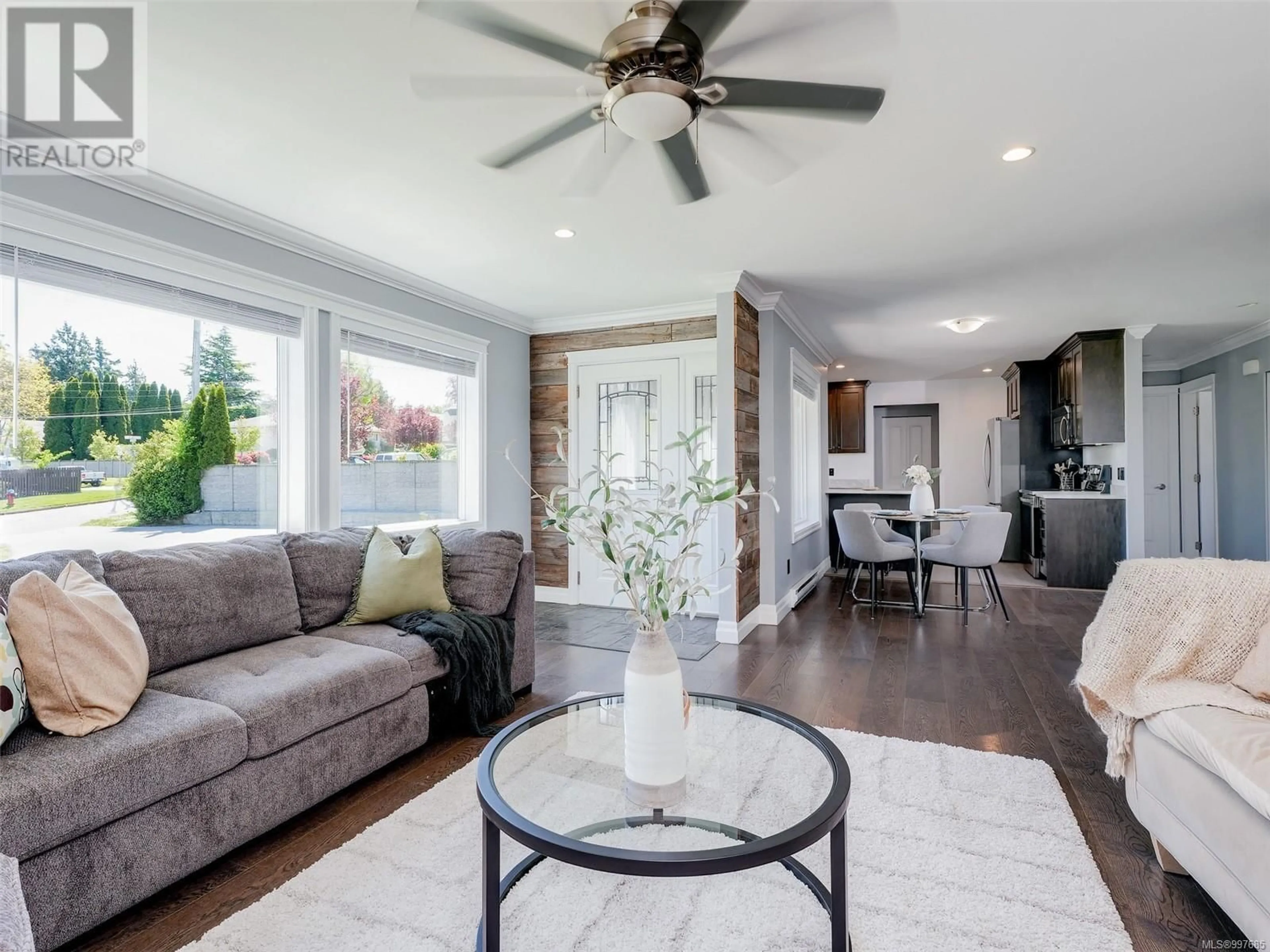 Living room with furniture, unknown for 896 DELLWOOD ROAD, Esquimalt British Columbia V9A6P1