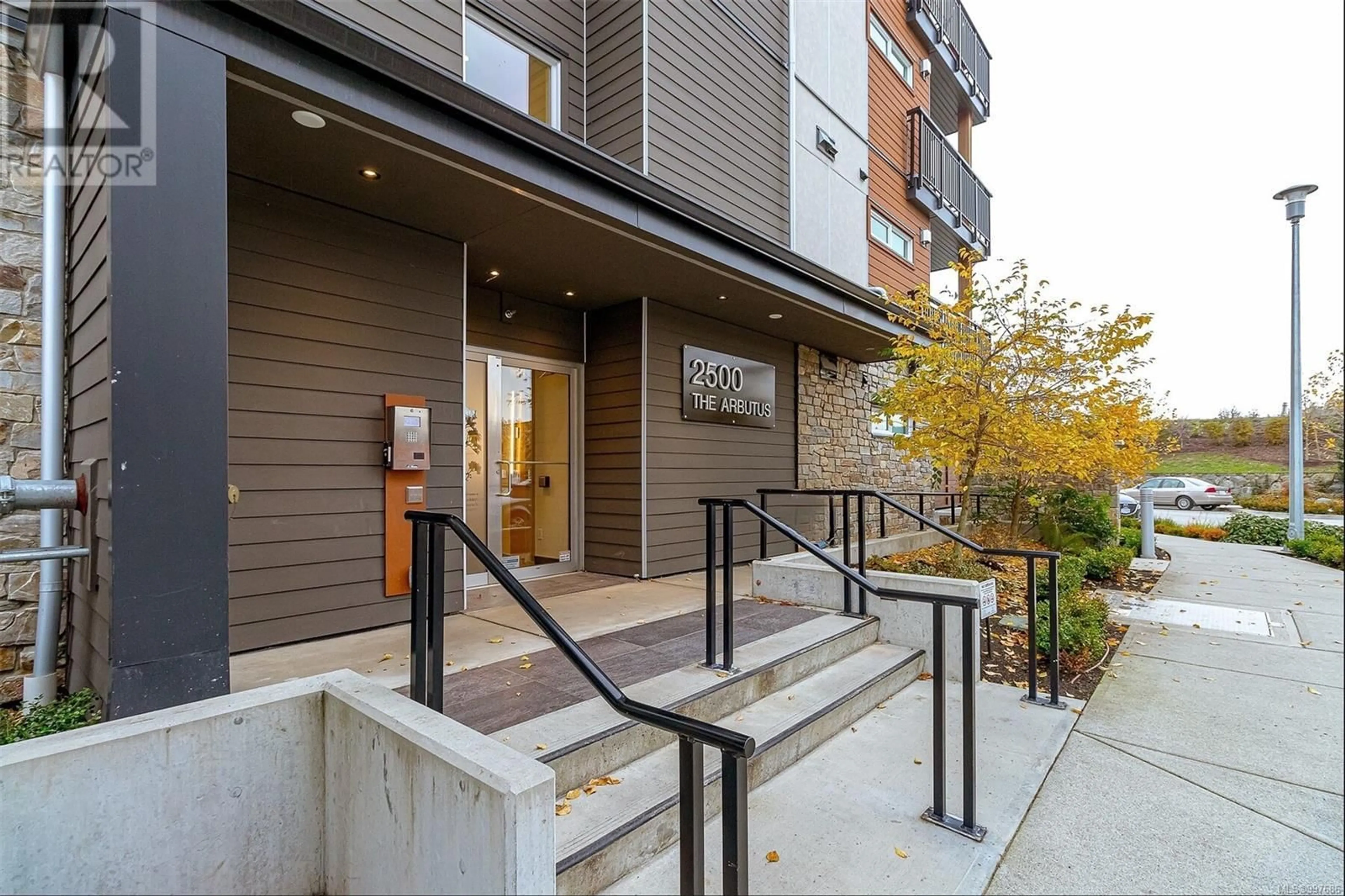 Patio, street for 304 - 2500 HACKETT CRESCENT, Central Saanich British Columbia V8M0C1