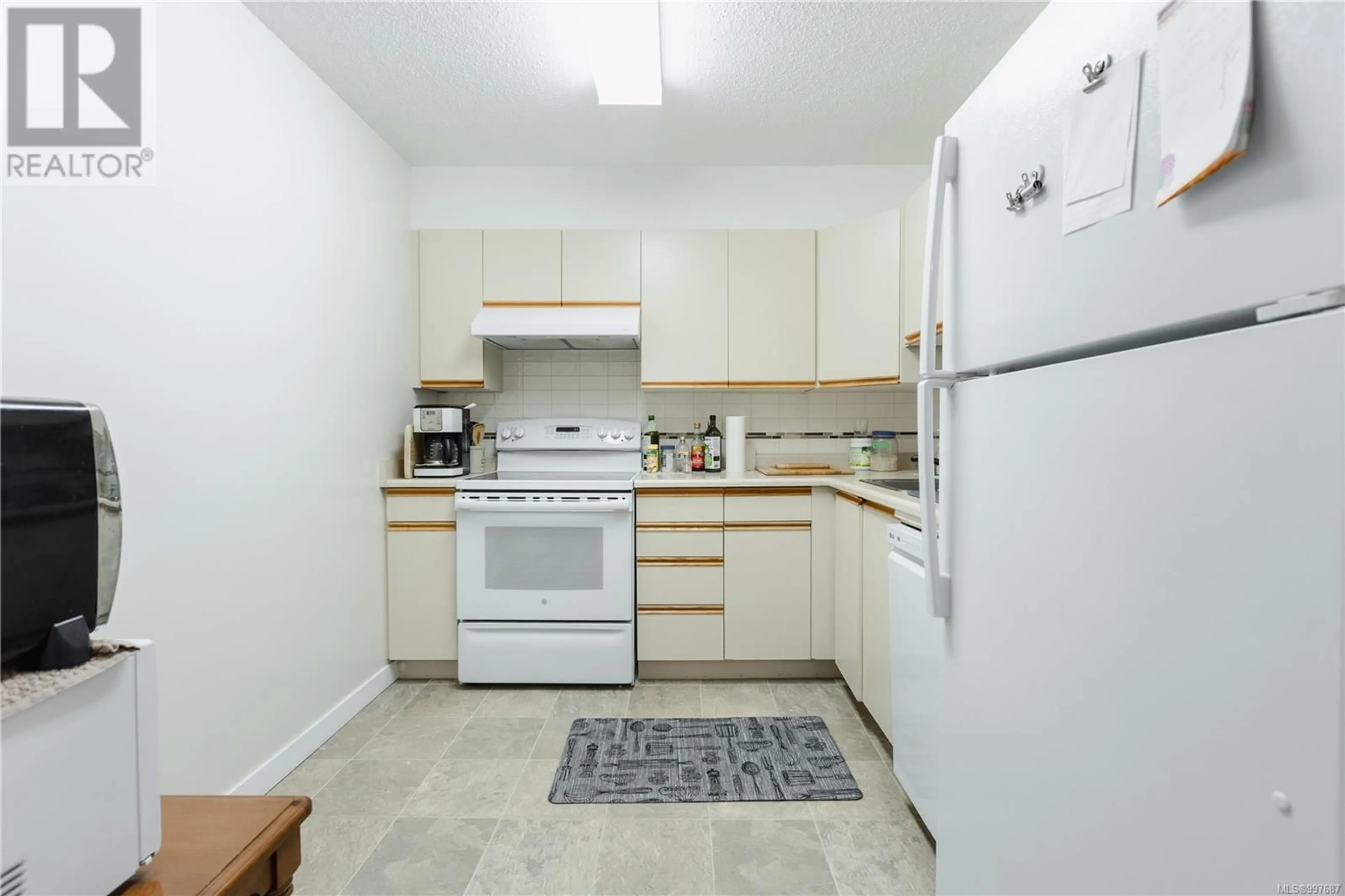 Standard kitchen, unknown for 410 - 6715 DOVER ROAD, Nanaimo British Columbia V9V1L9