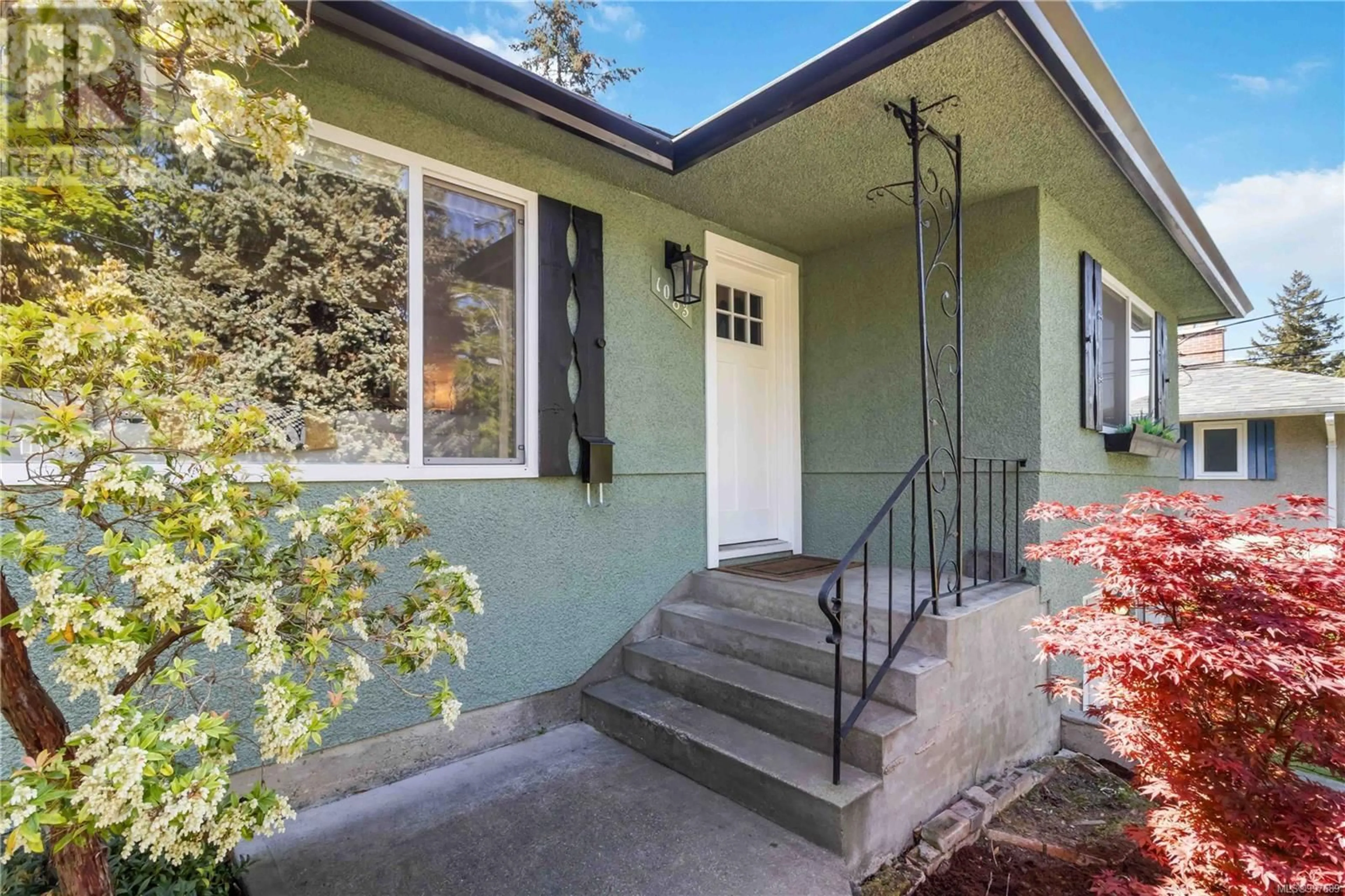 Unknown for 1083 LODGE AVENUE, Saanich British Columbia V8X2B2