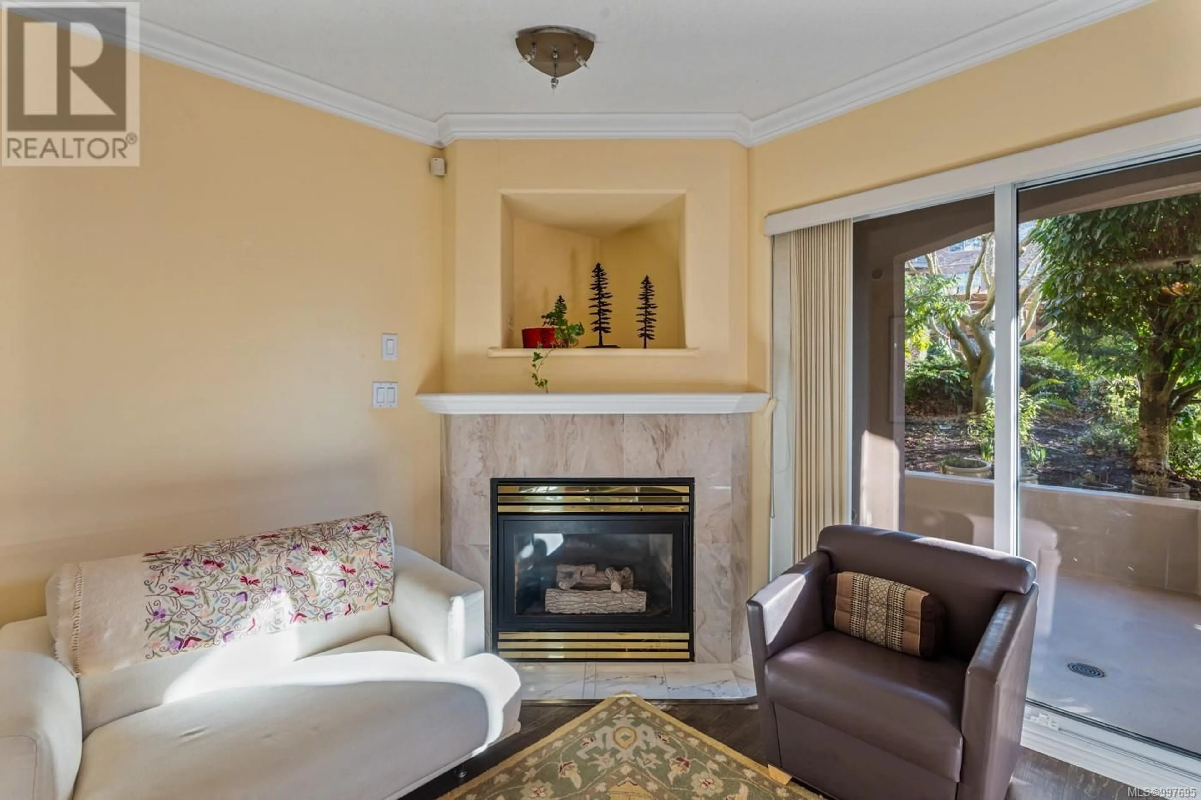 Living room with furniture, unknown for 116 - 405 QUEBEC STREET, Victoria British Columbia V8V4Z2