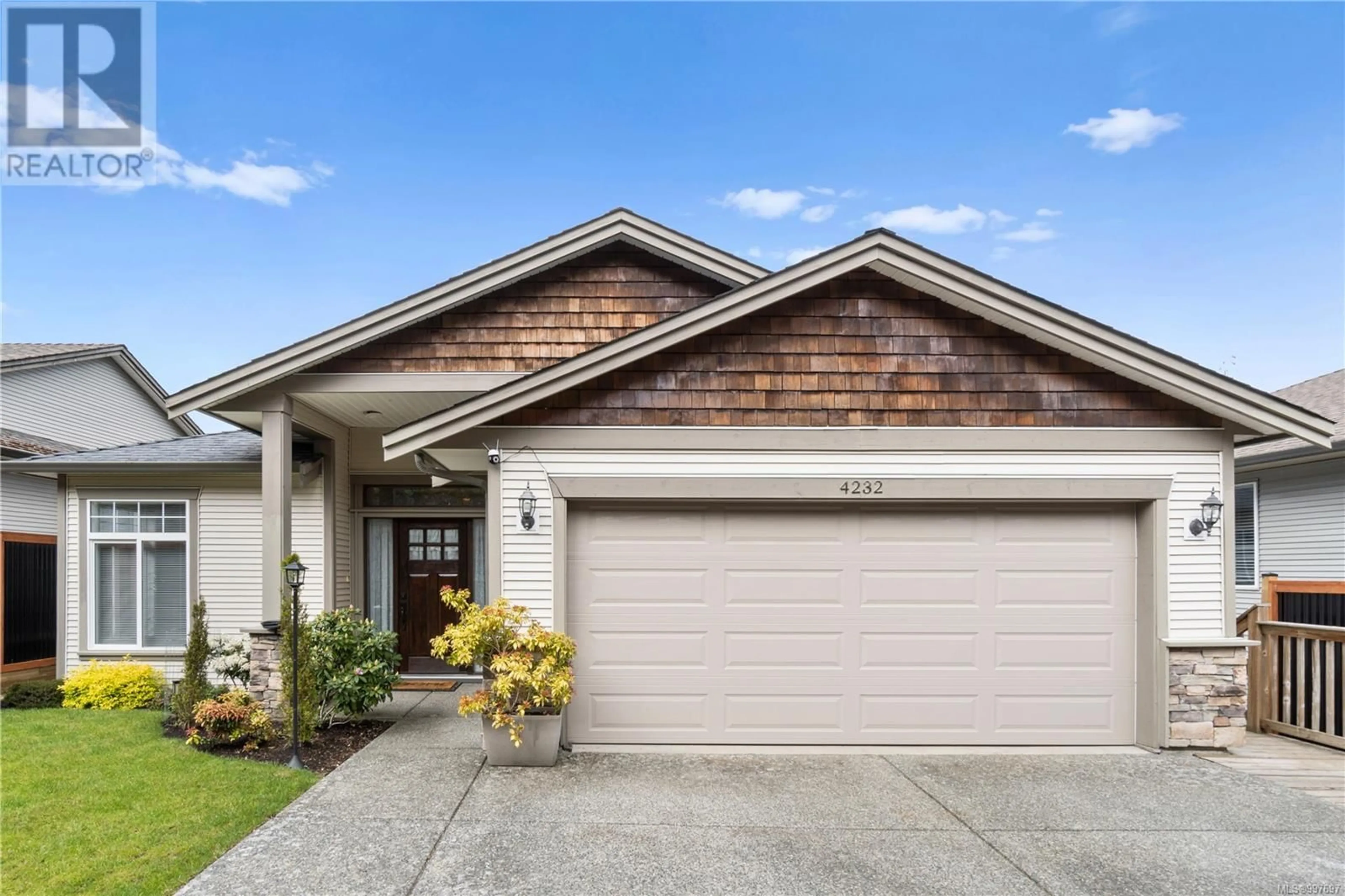 Home with vinyl exterior material, street for 4232 GULFVIEW DRIVE, Nanaimo British Columbia V9T6S7
