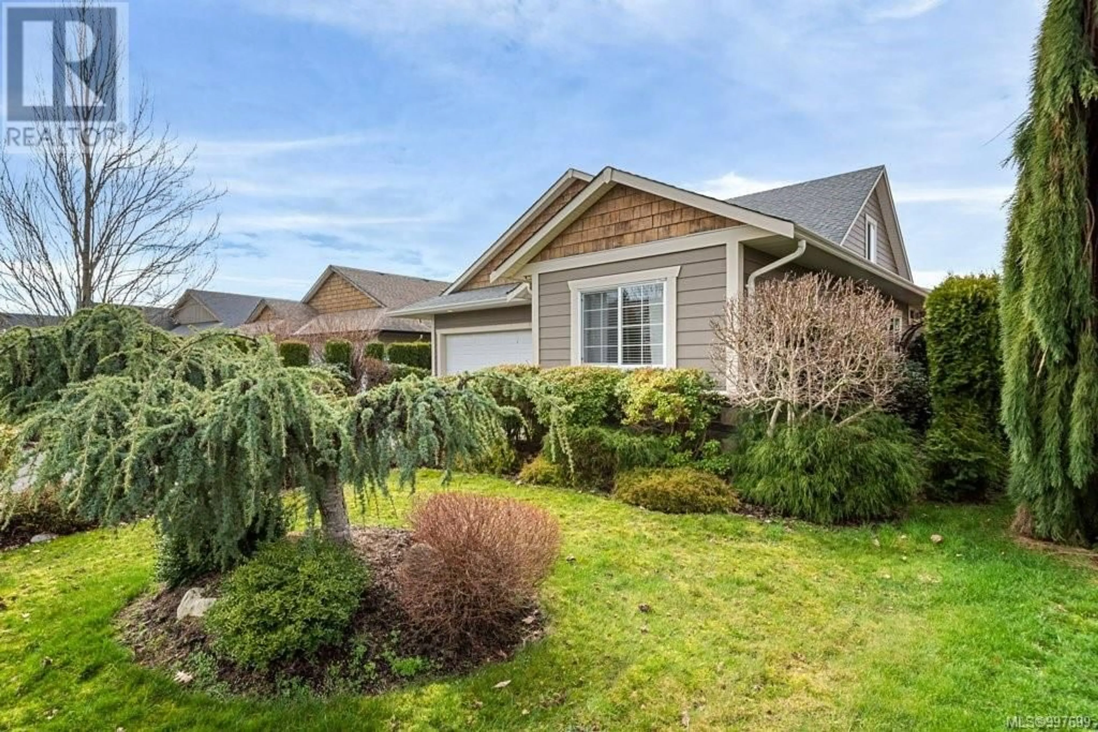 Home with vinyl exterior material, street for 725 LANCASTER WAY, Comox British Columbia V9M4J3