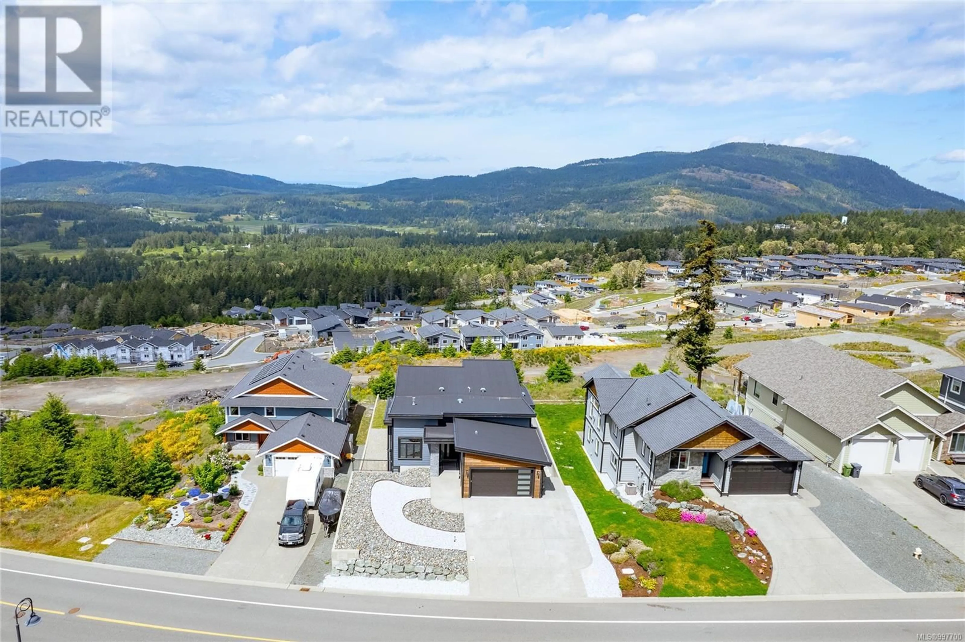 A pic from outside/outdoor area/front of a property/back of a property/a pic from drone, mountain view for 1253 KINGSVIEW ROAD, Duncan British Columbia V9L0B3