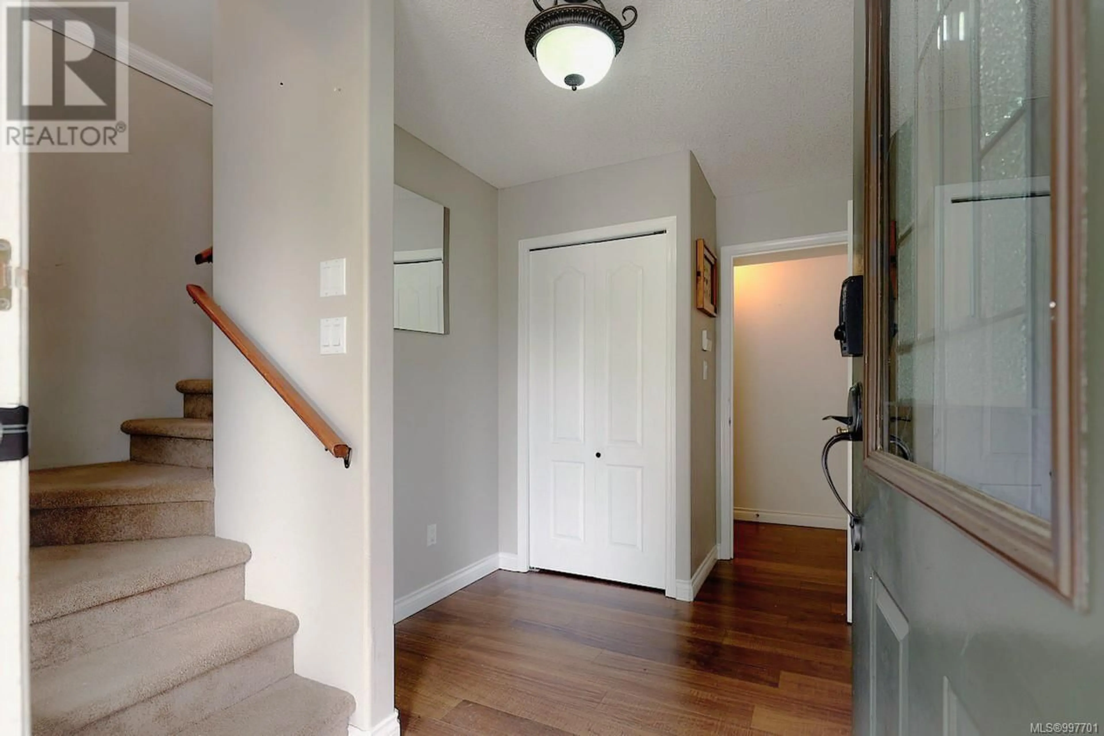 Indoor entryway for 268 LAURENCE PARK WAY, Nanaimo British Columbia V9R6X8