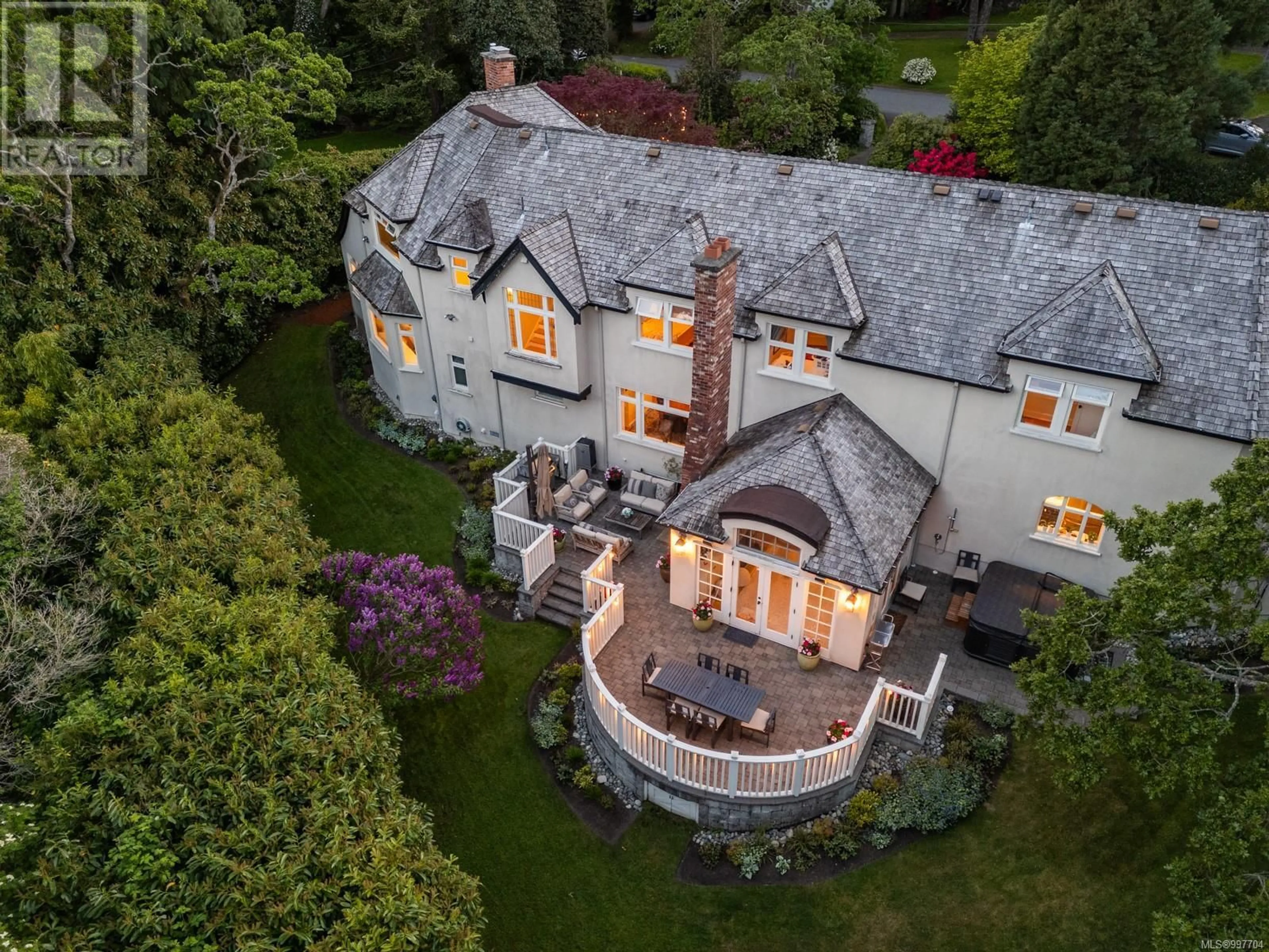 A pic from outside/outdoor area/front of a property/back of a property/a pic from drone, unknown for 3525 UPPER TERRACE ROAD, Oak Bay British Columbia V8R6E8