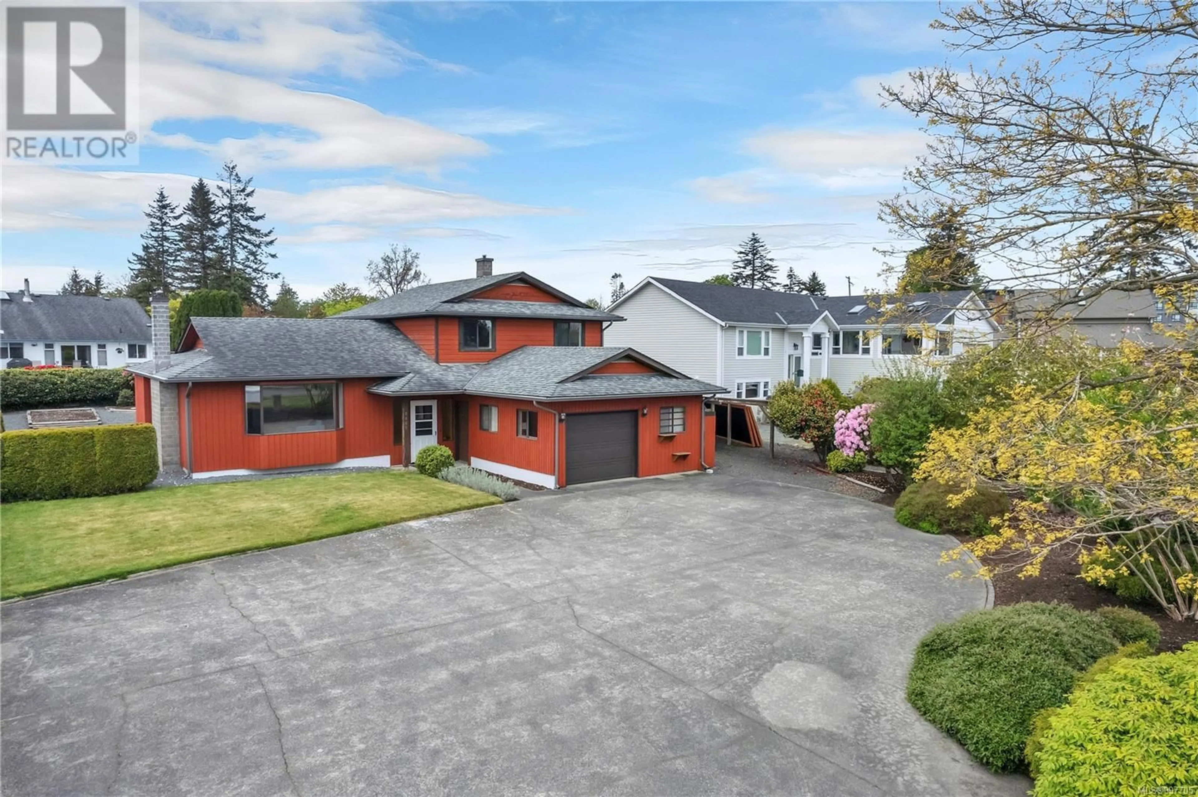 A pic from outside/outdoor area/front of a property/back of a property/a pic from drone, street for 2460 ISLAND HIGHWAY SOUTH, Campbell River British Columbia V9W1C6
