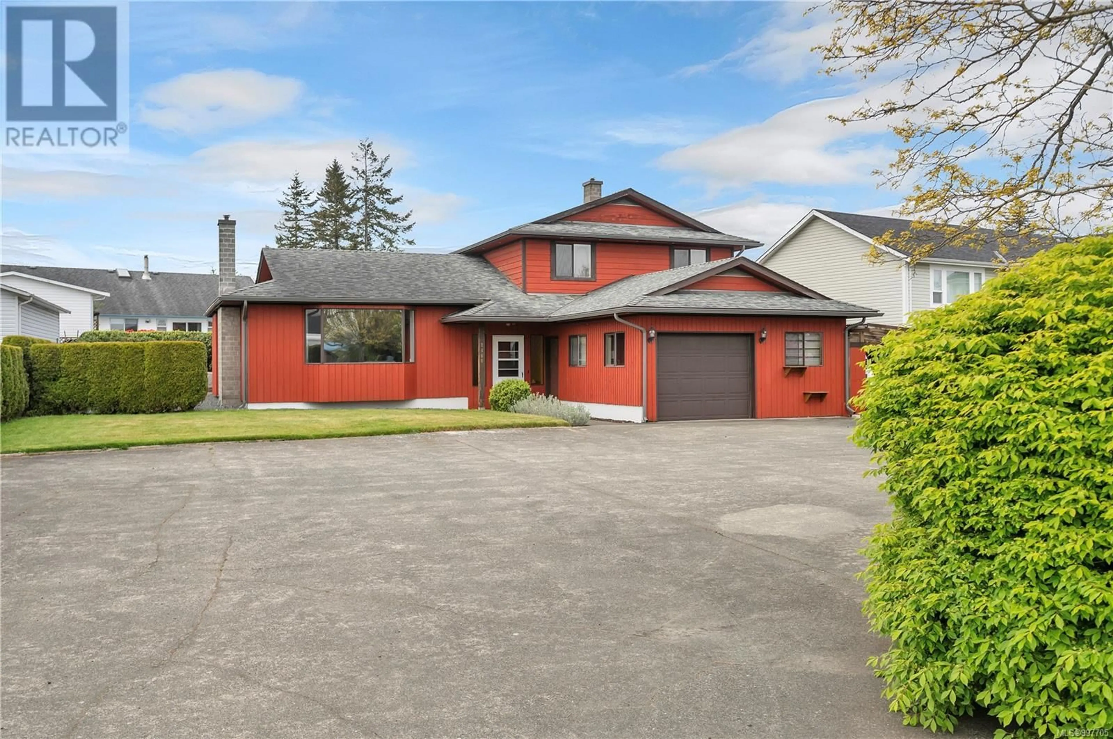 Home with vinyl exterior material, street for 2460 ISLAND HIGHWAY SOUTH, Campbell River British Columbia V9W1C6