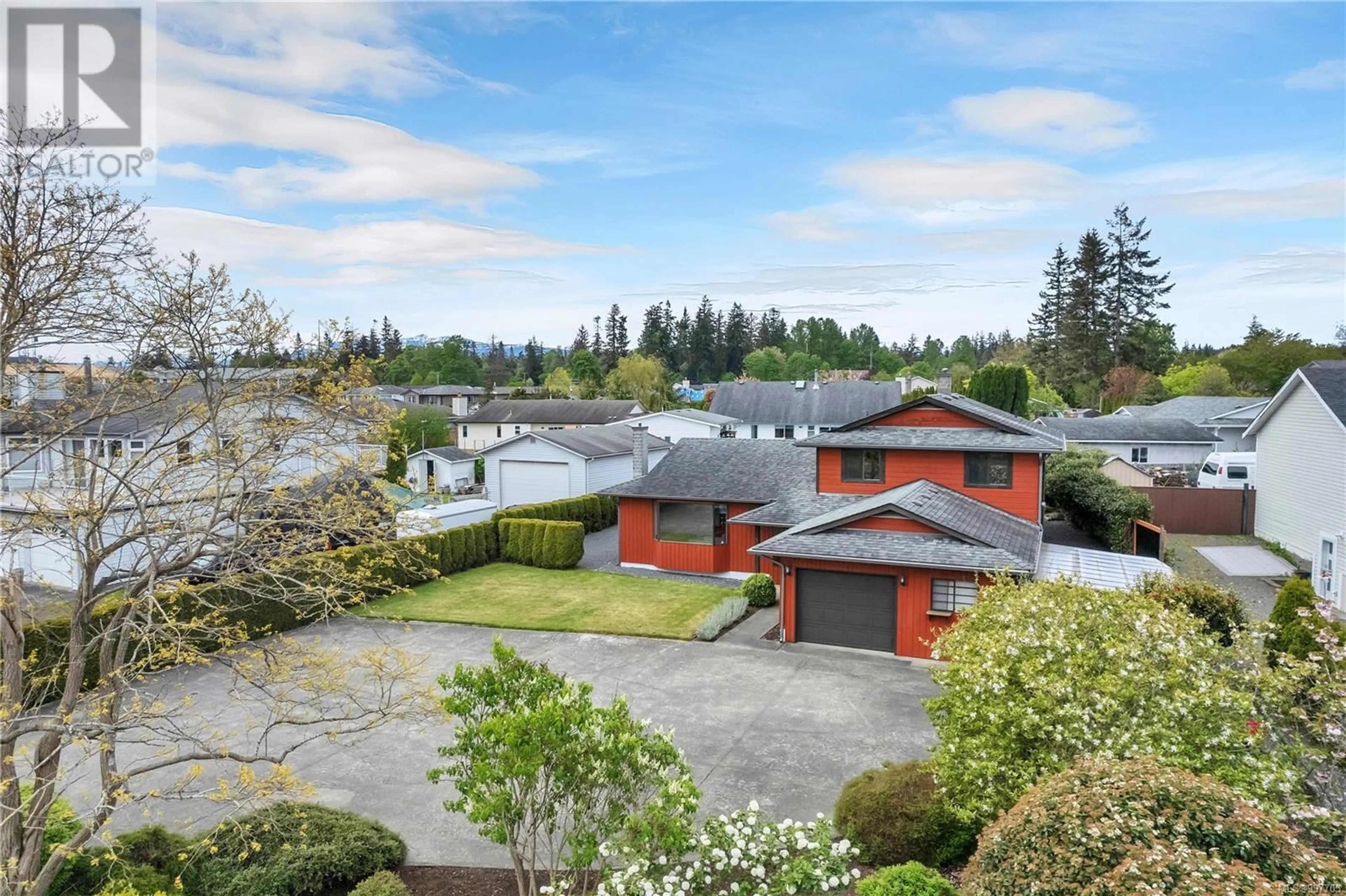 A pic from outside/outdoor area/front of a property/back of a property/a pic from drone, unknown for 2460 ISLAND HIGHWAY SOUTH, Campbell River British Columbia V9W1C6