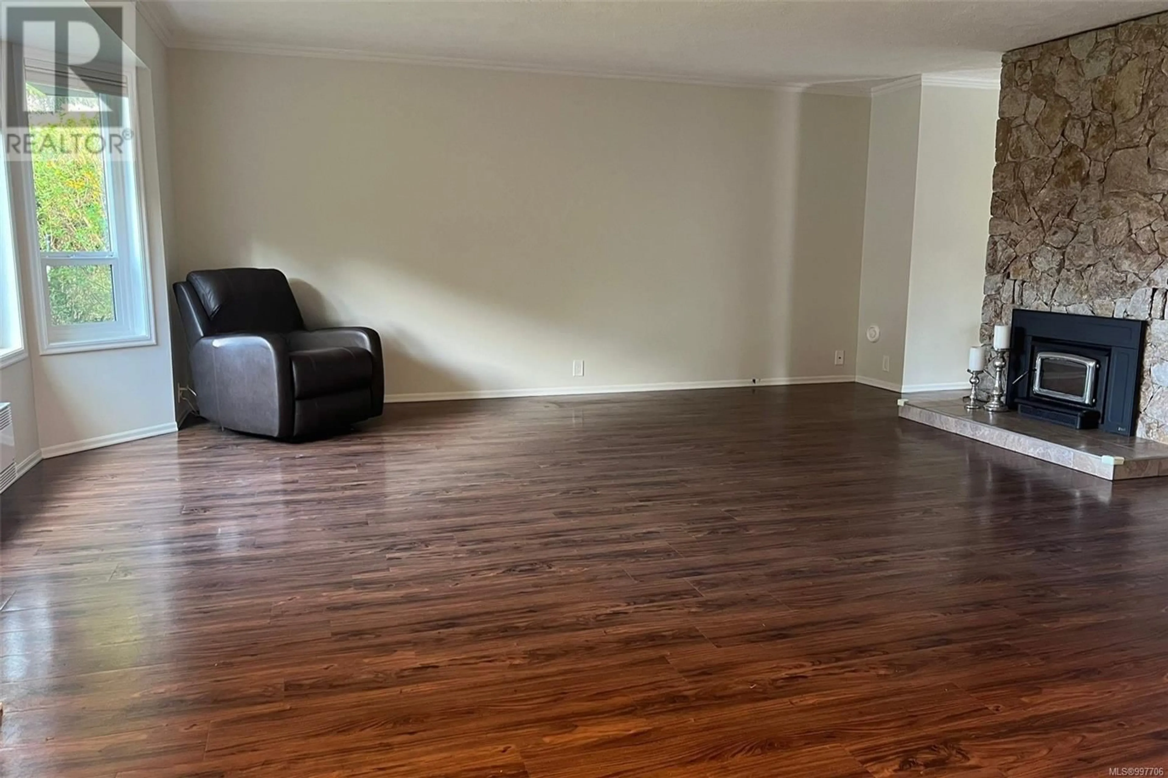 A pic of a room for 6 - 4630 LOCHSIDE DRIVE, Saanich British Columbia V8Y2T1