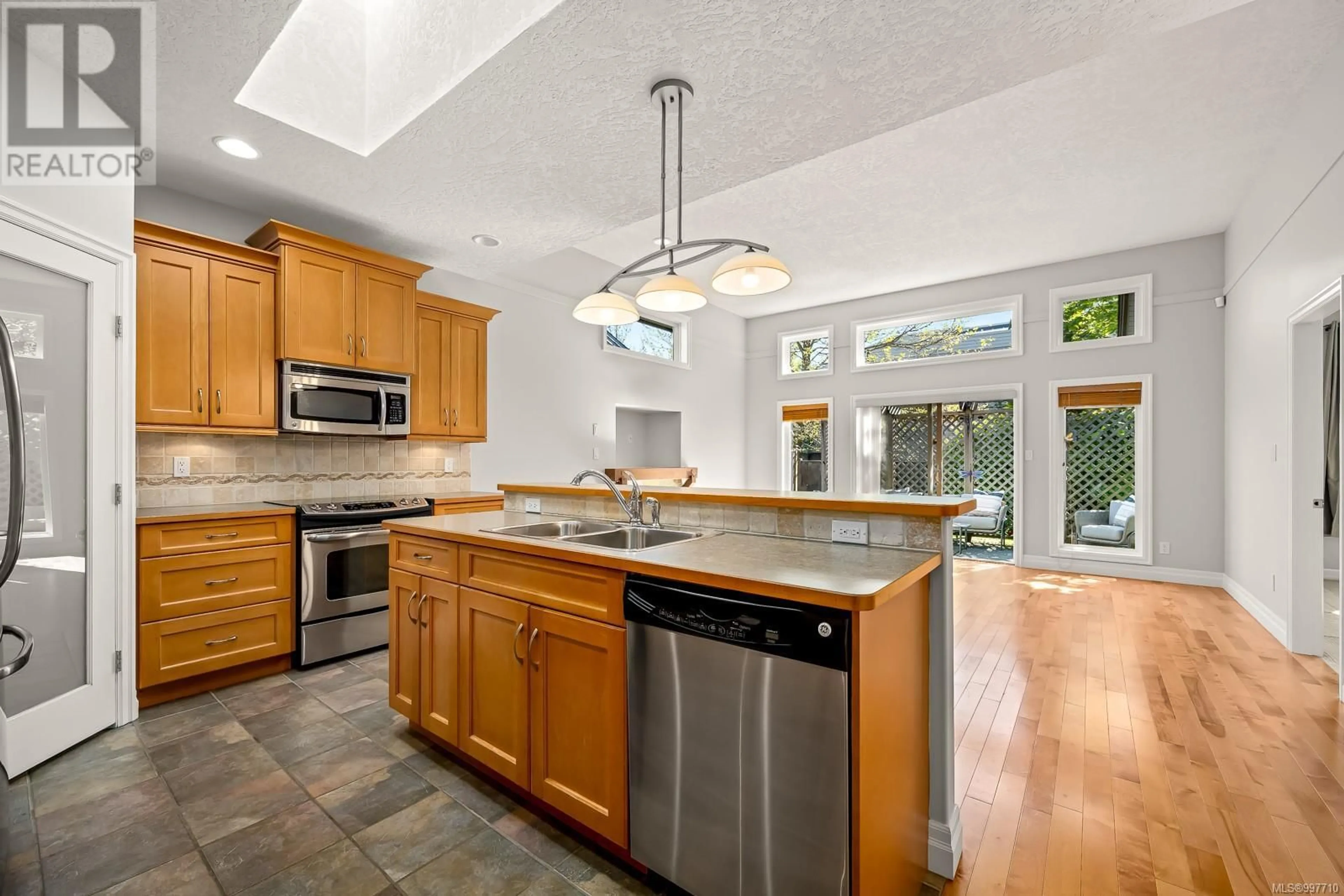 Open concept kitchen, ceramic/tile floor for 26 - 2300 MURRELET DRIVE, Comox British Columbia V9M4J2