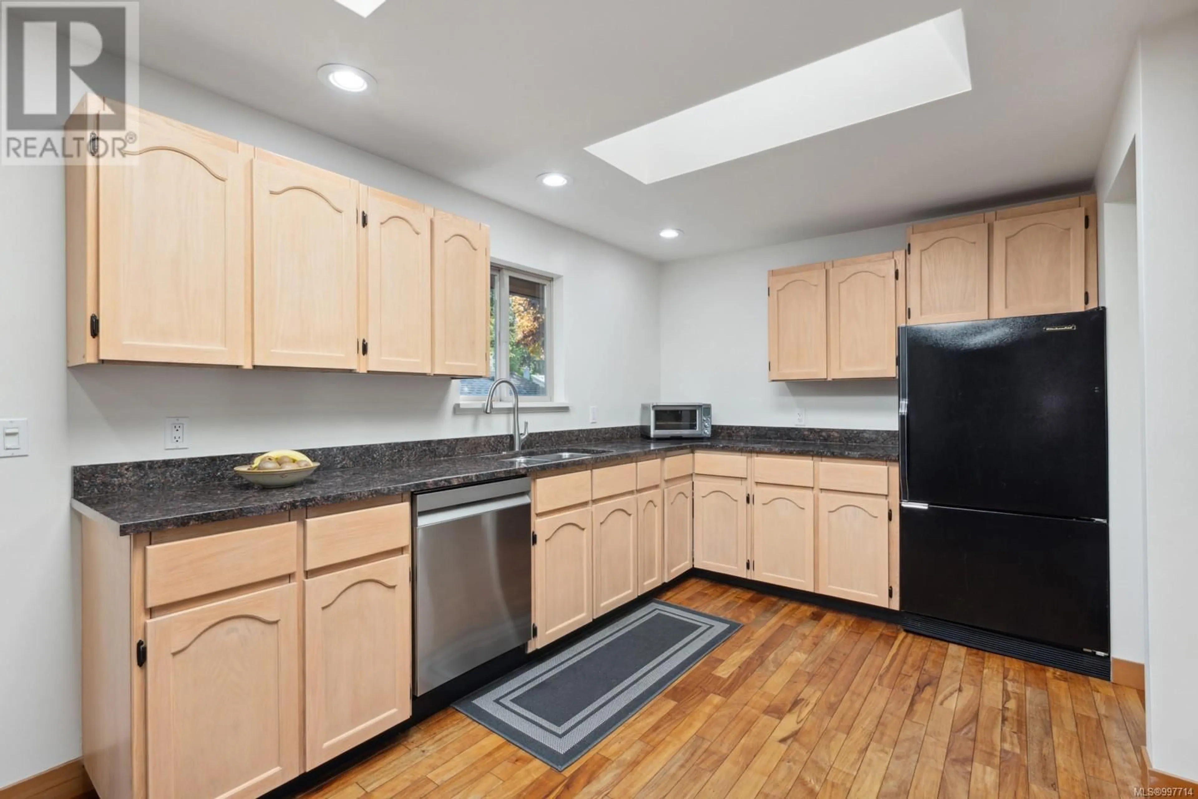 Standard kitchen, unknown for 1639 CENTENNIAL AVENUE EAST, Comox British Columbia V9M2V8