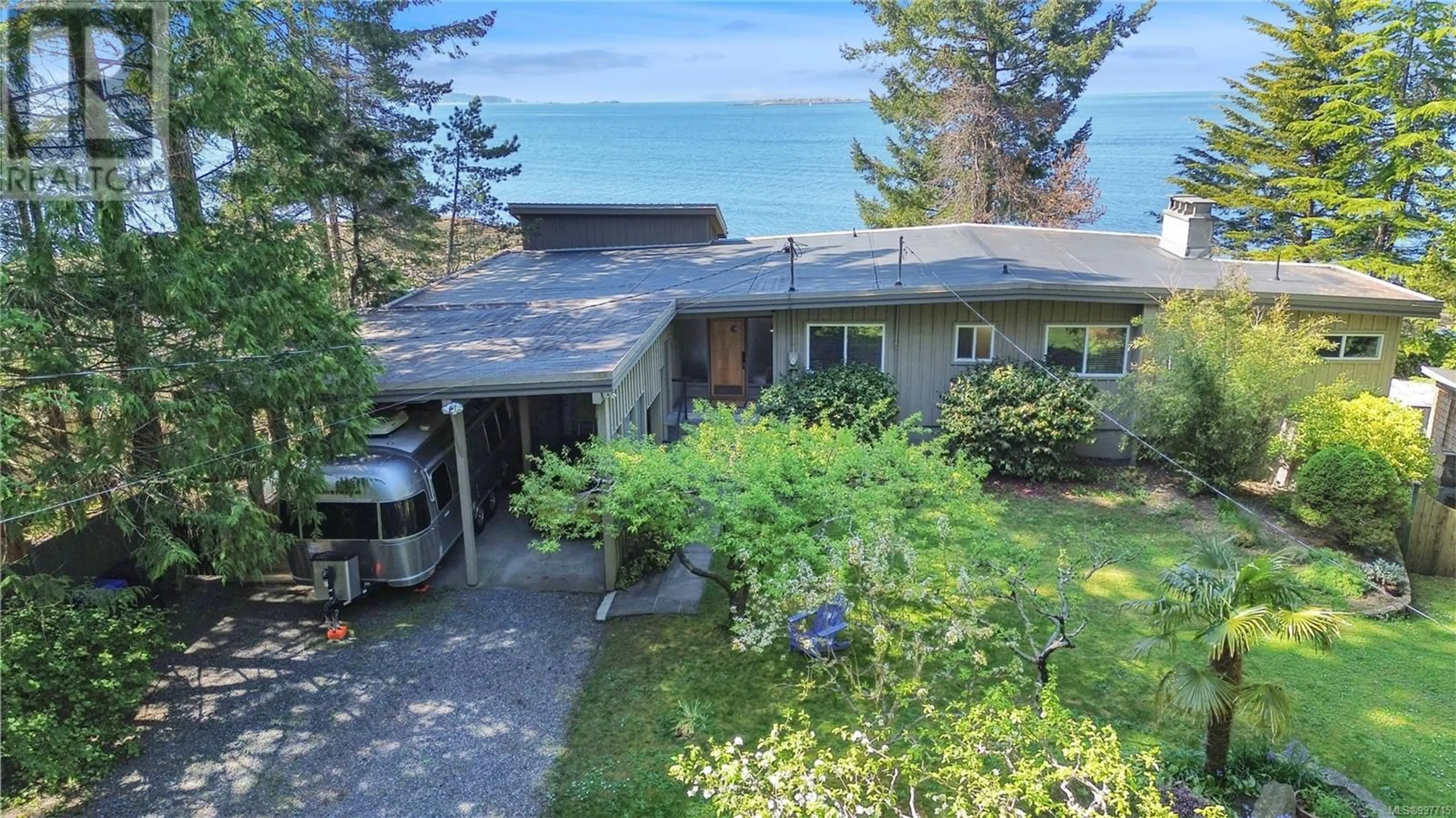 A pic from outside/outdoor area/front of a property/back of a property/a pic from drone, water/lake/river/ocean view for 220-224 DECOURCY DRIVE, Gabriola Island British Columbia V0R1X1