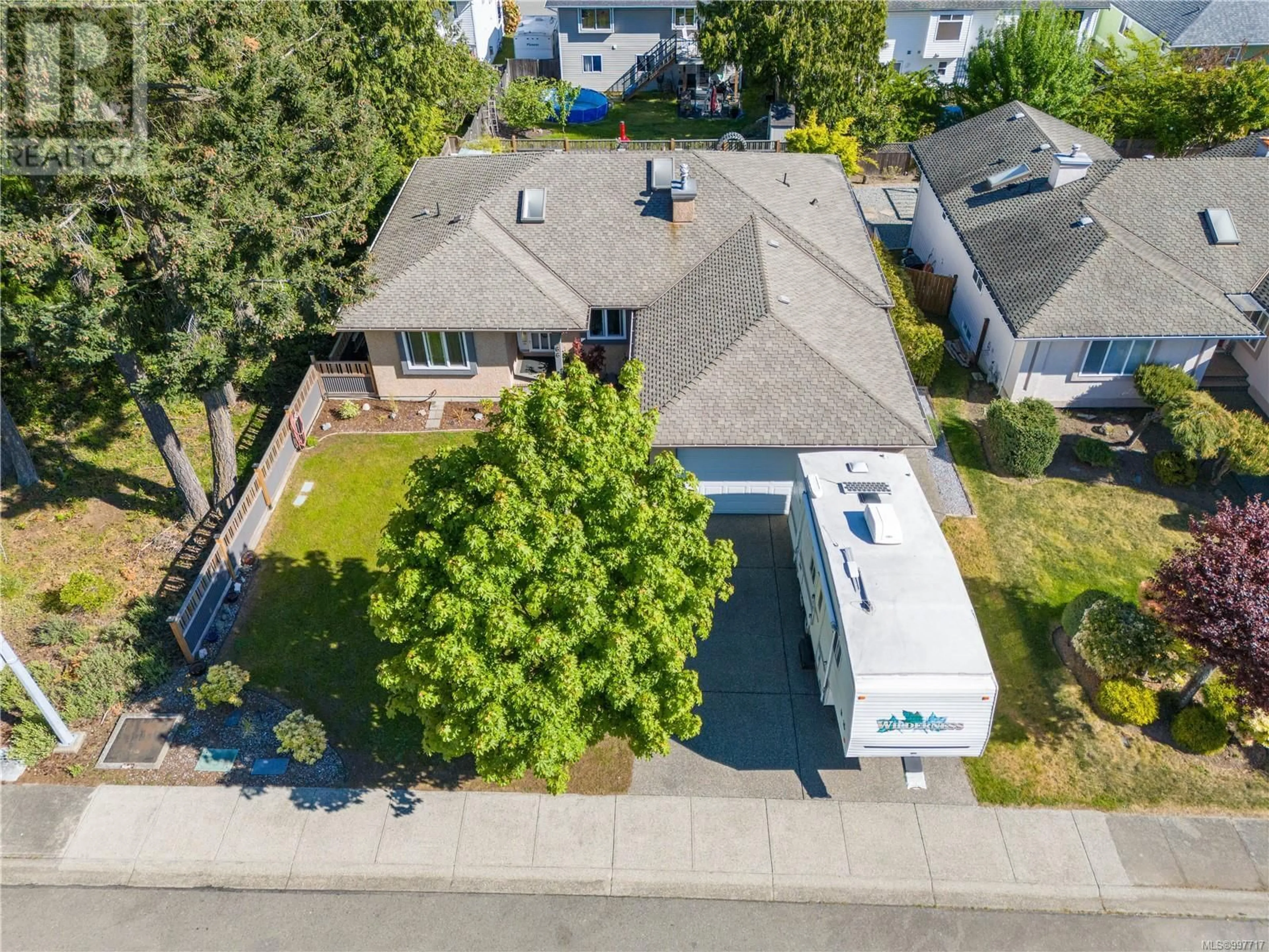 A pic from outside/outdoor area/front of a property/back of a property/a pic from drone, street for 6066 CLARENCE WAY, Nanaimo British Columbia V9V1R7