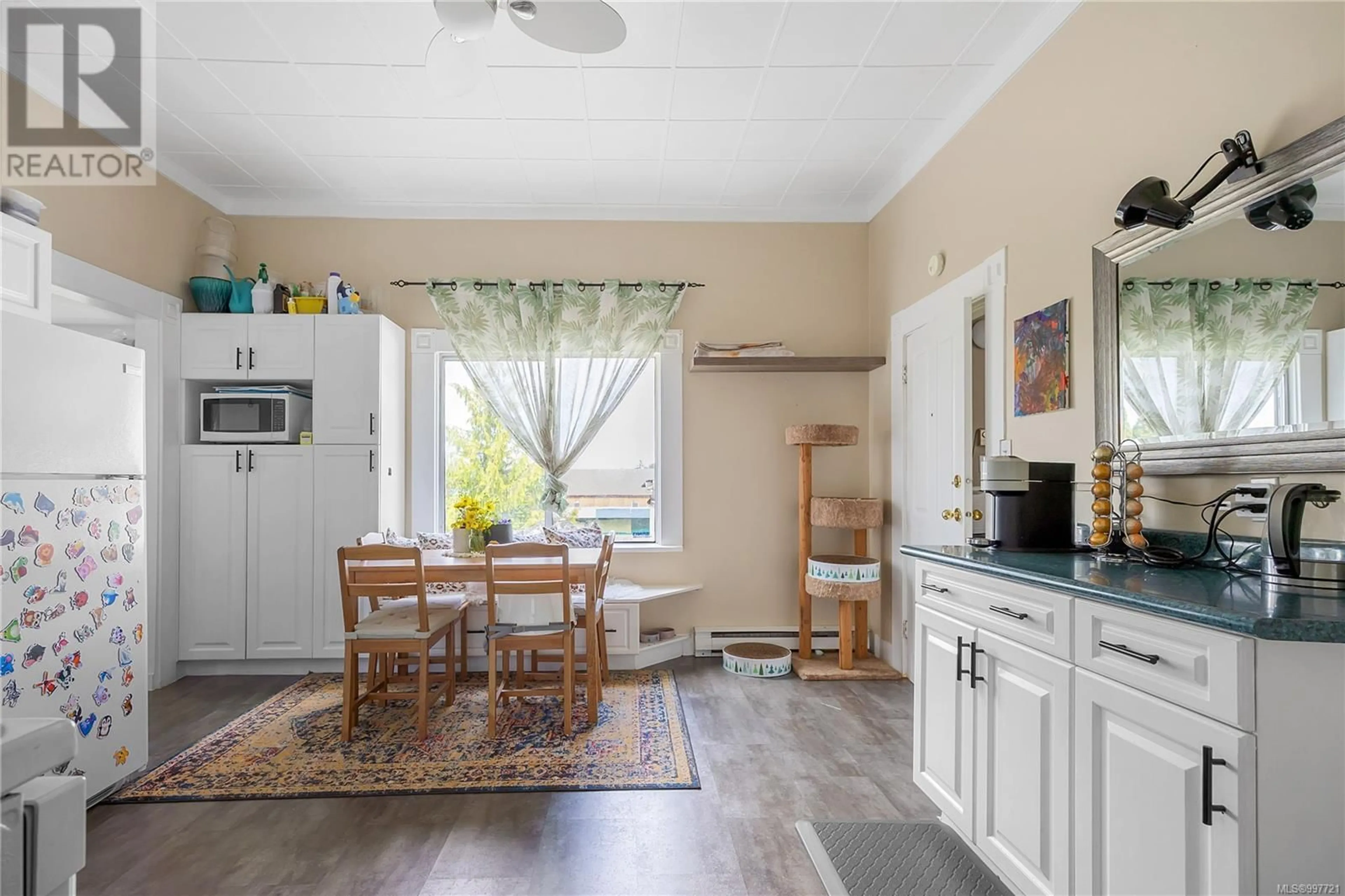 Open concept kitchen, ceramic/tile floor for 540 KENNEDY STREET, Nanaimo British Columbia V9R2J7