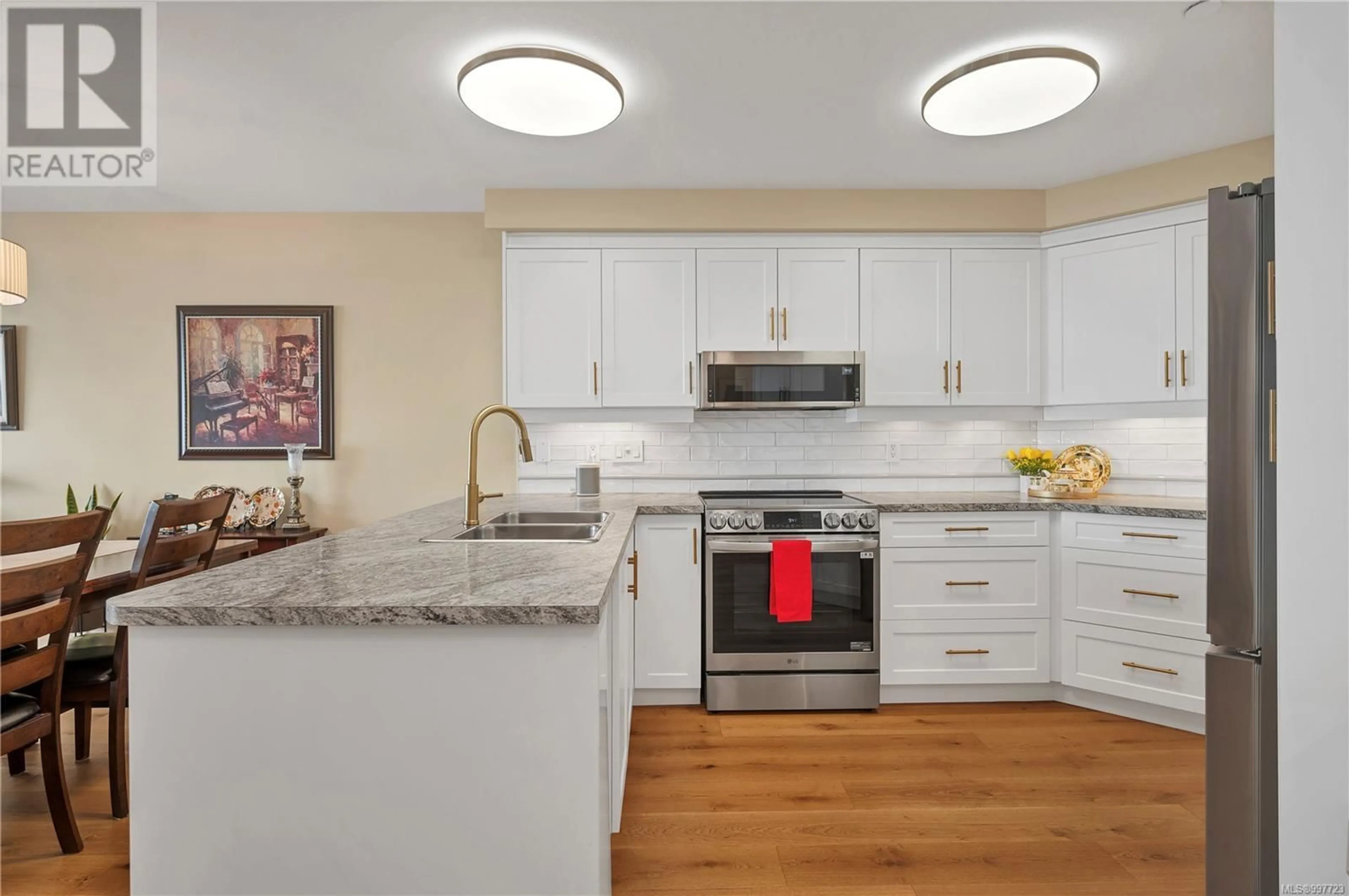 Open concept kitchen, unknown for 319 - 350 ISLAND HIGHWAY SOUTH, Campbell River British Columbia V9W1A5