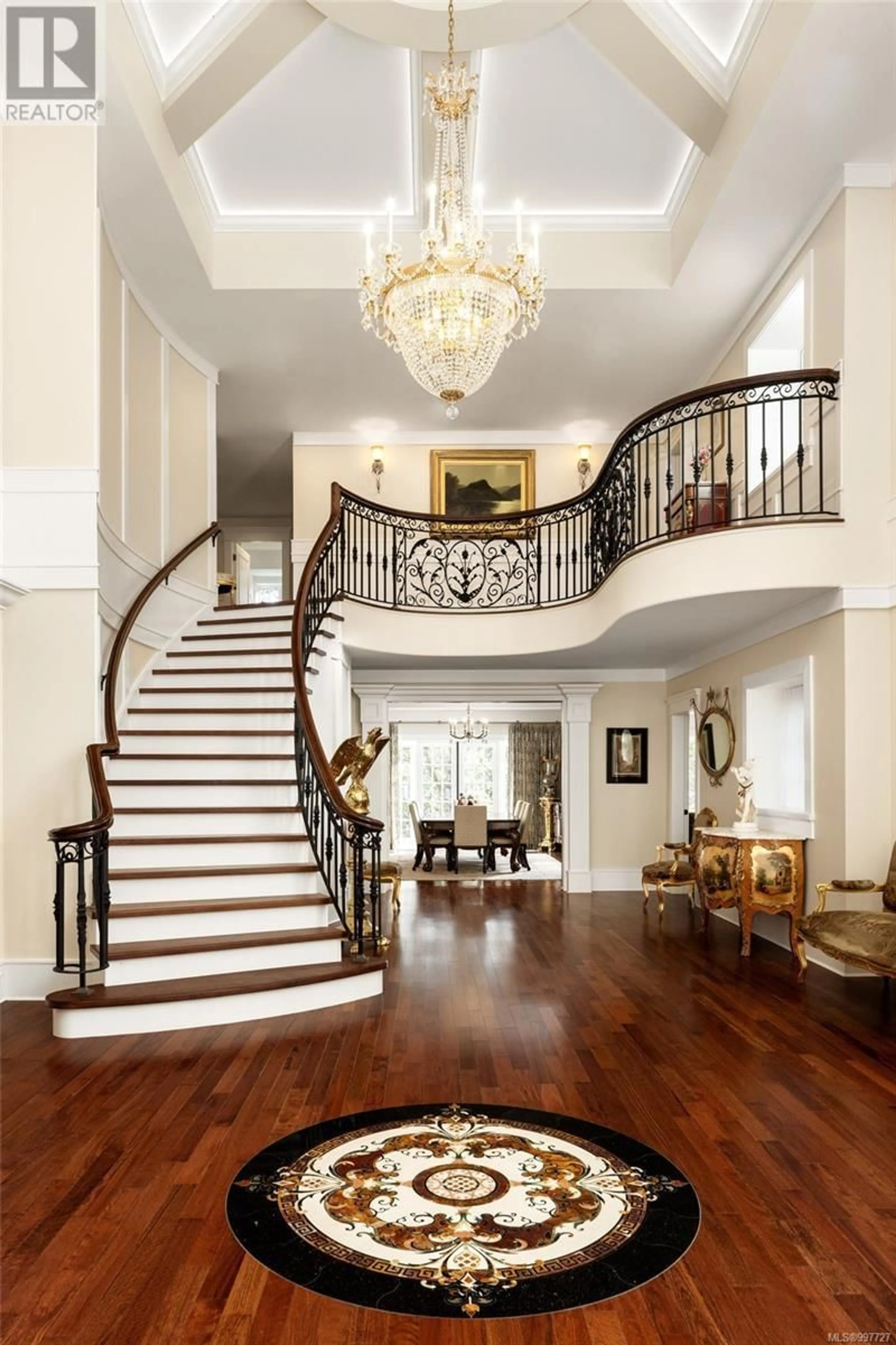 Indoor foyer for 1708 WOODSEND DRIVE, Saanich British Columbia V9E1H7