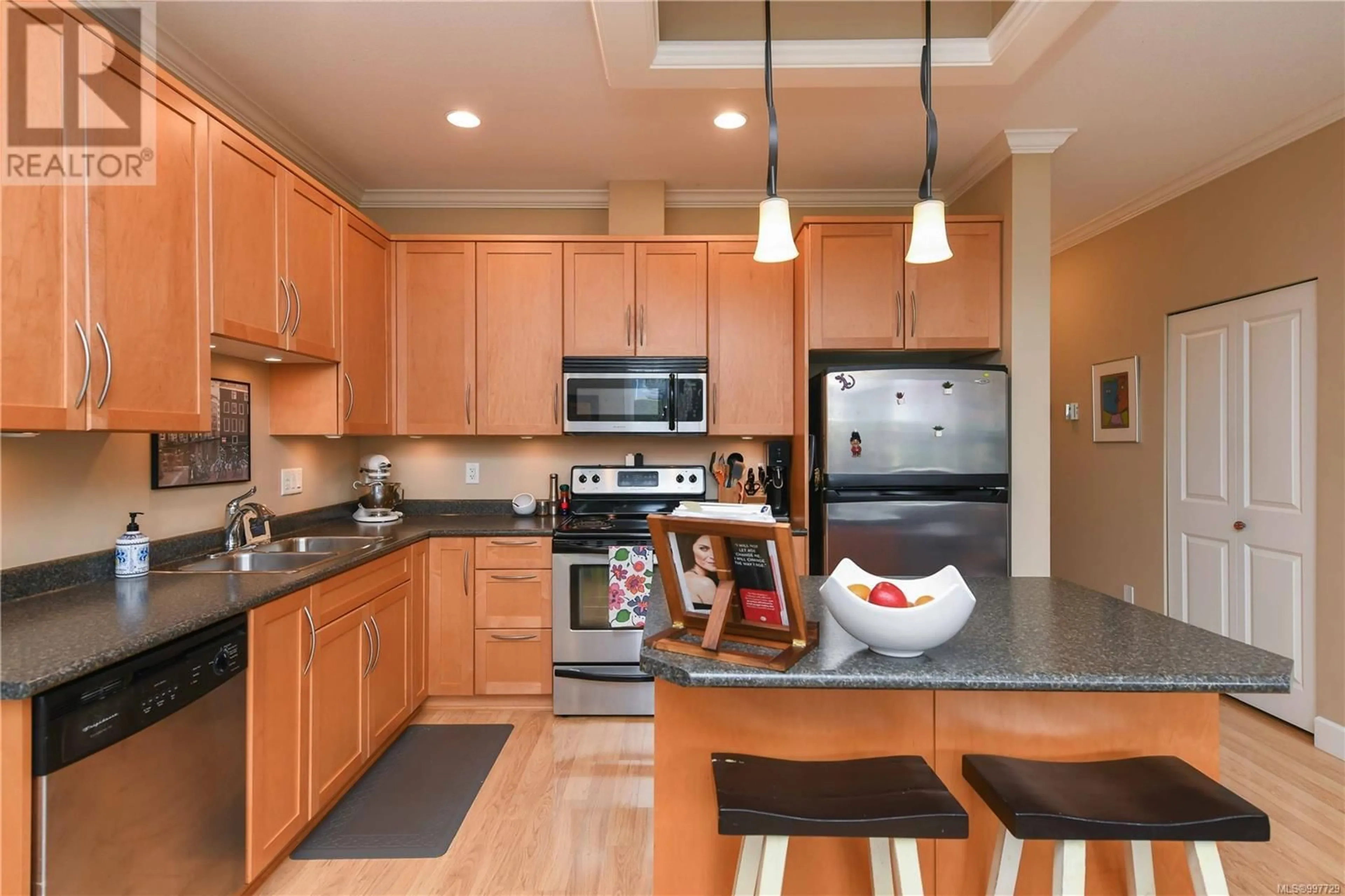 Contemporary kitchen, ceramic/tile floor for 25 - 730 ASPEN ROAD, Comox British Columbia V9M0A4