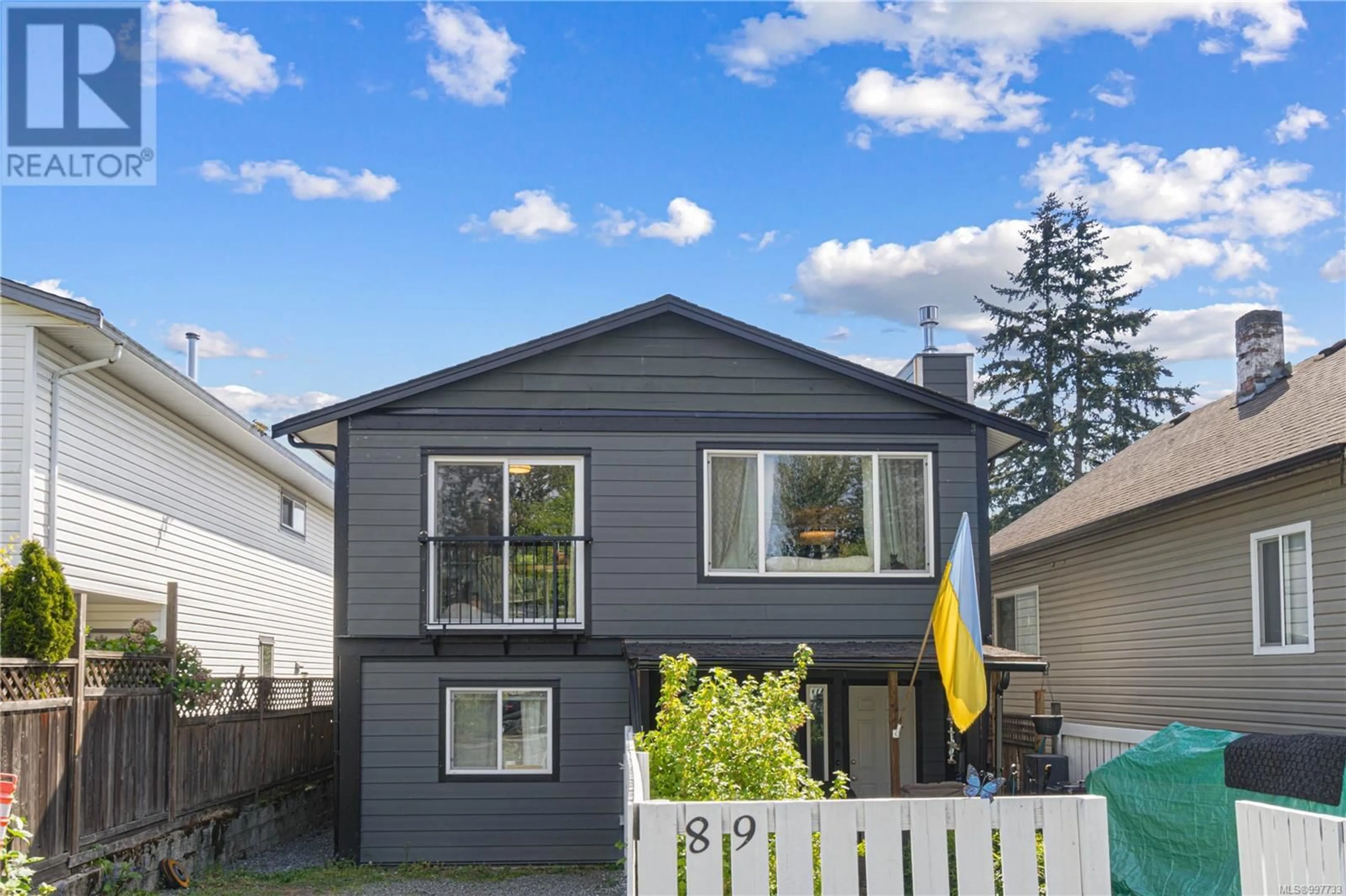 Home with vinyl exterior material, street for 89 PRINCESS STREET, Nanaimo British Columbia V9R4M4