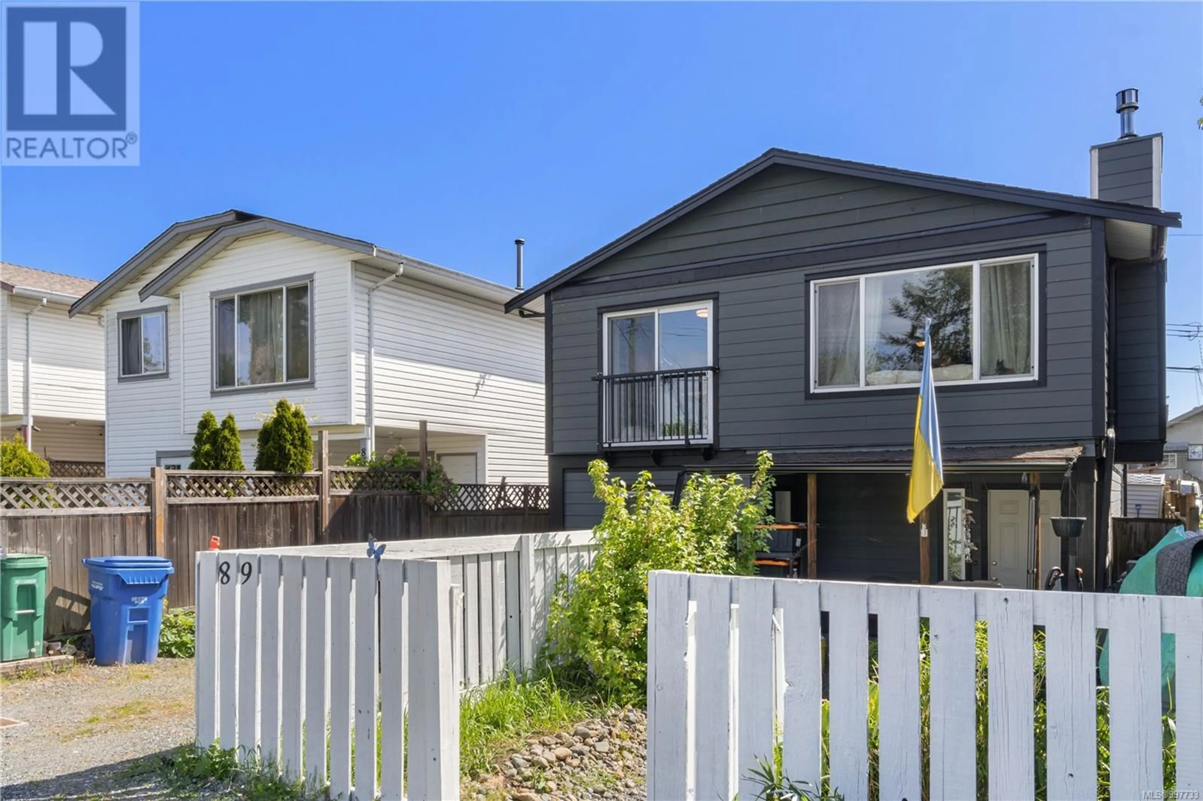 Home with vinyl exterior material, street for 89 PRINCESS STREET, Nanaimo British Columbia V9R4M4
