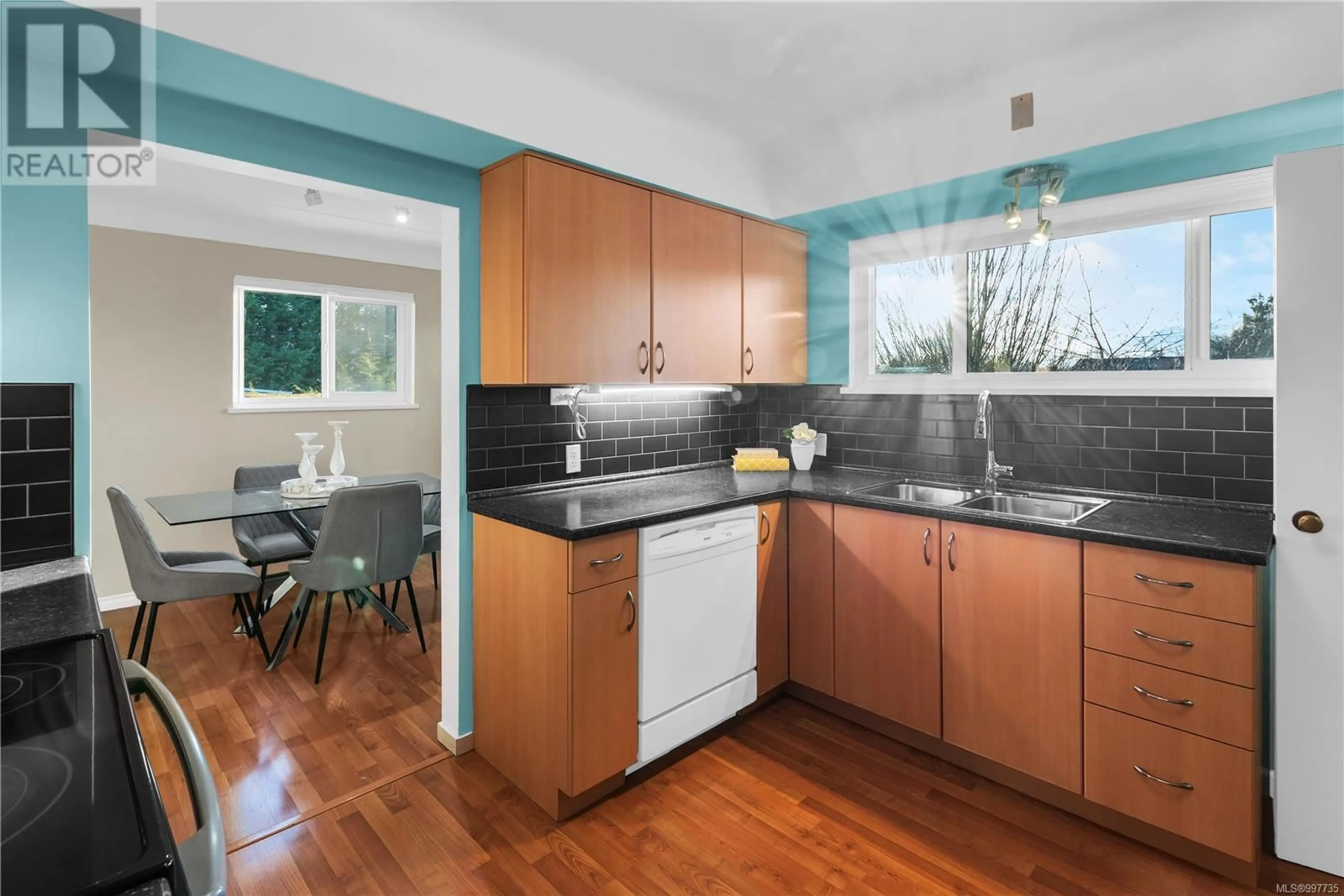 Standard kitchen, unknown for 4150 TYNDALL AVENUE, Saanich British Columbia V8N3R8