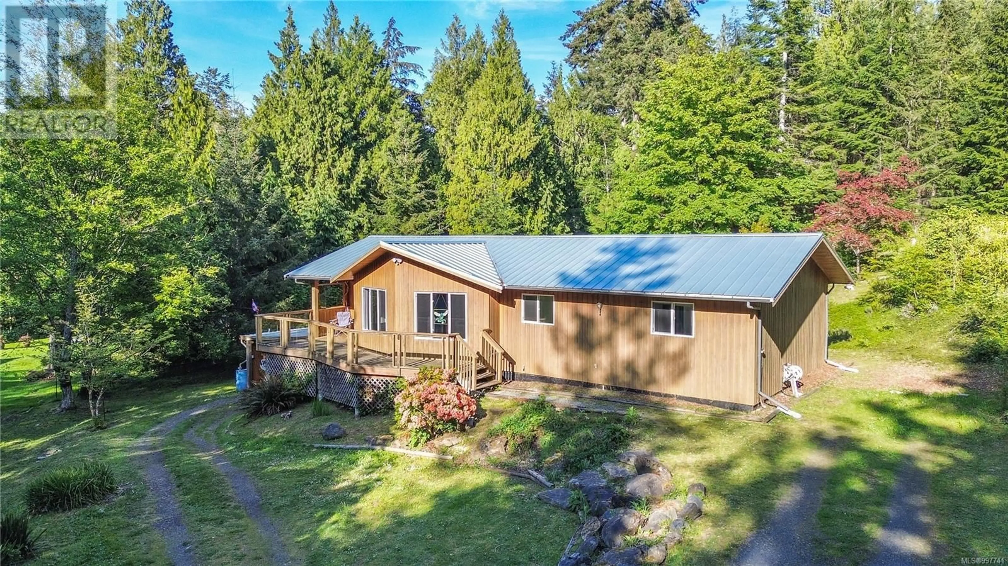 A pic from outside/outdoor area/front of a property/back of a property/a pic from drone, unknown for 160 ROSISLOS BOULEVARD, Gabriola Island British Columbia V0R1X1