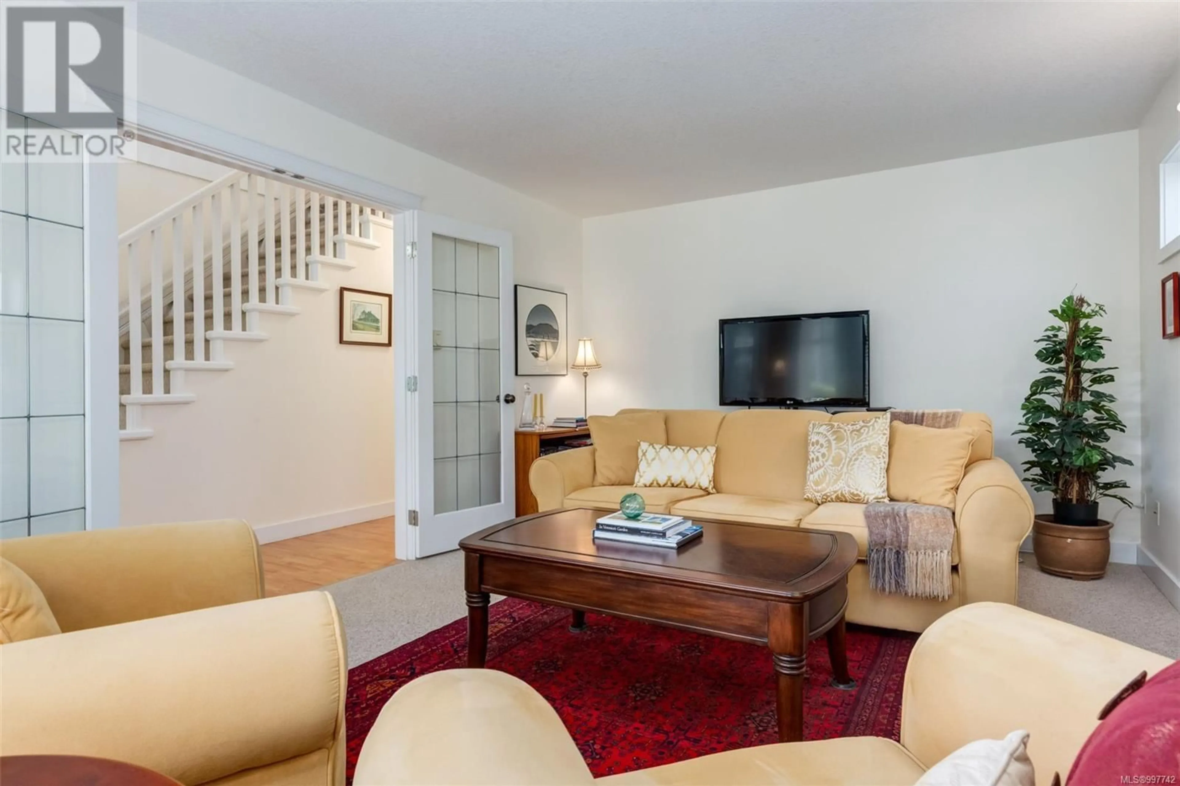 Living room with furniture, unknown for 5436 DUNSTER ROAD, Nanaimo British Columbia V9T4M8