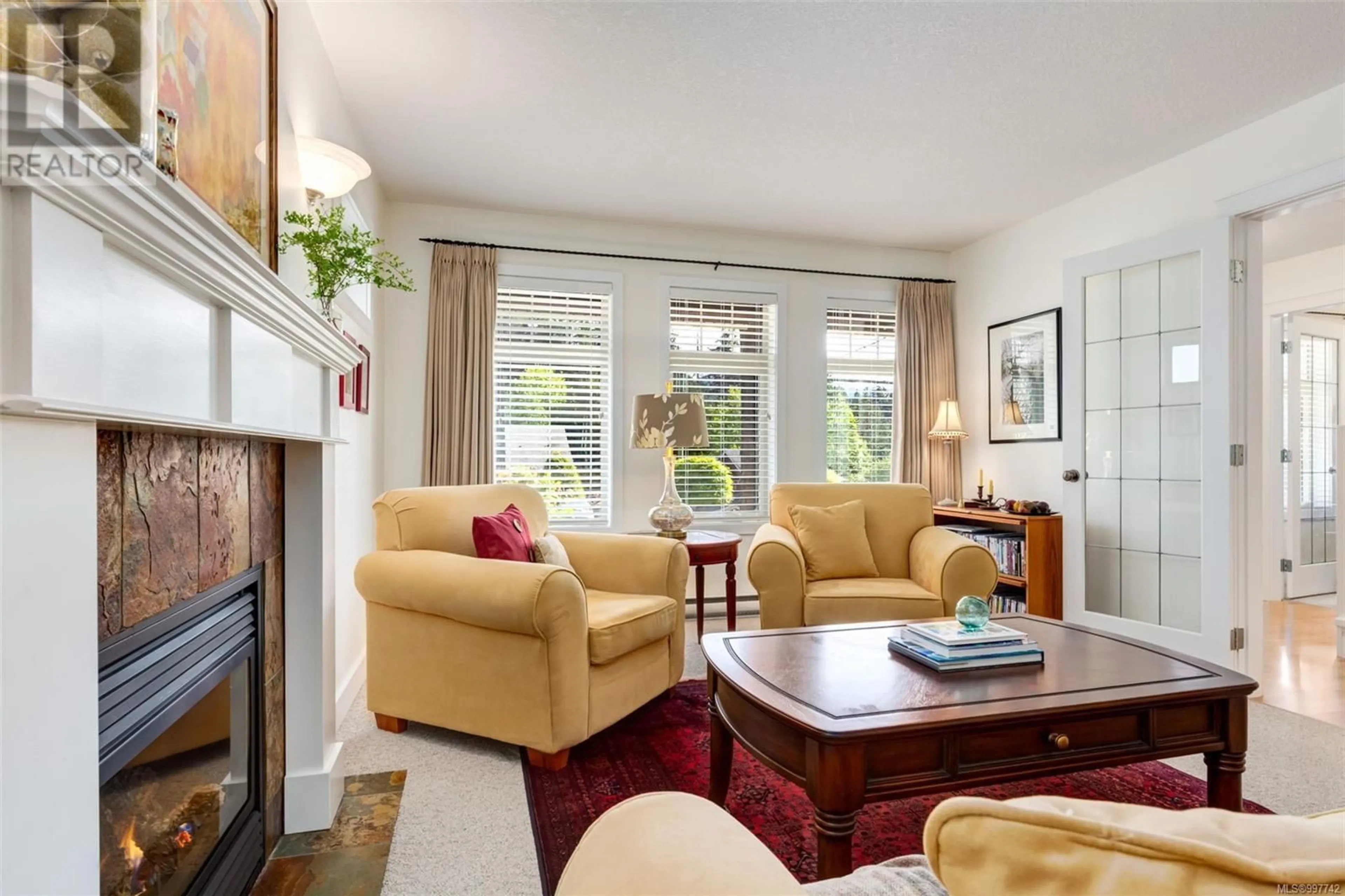 Living room with furniture, unknown for 5436 DUNSTER ROAD, Nanaimo British Columbia V9T4M8