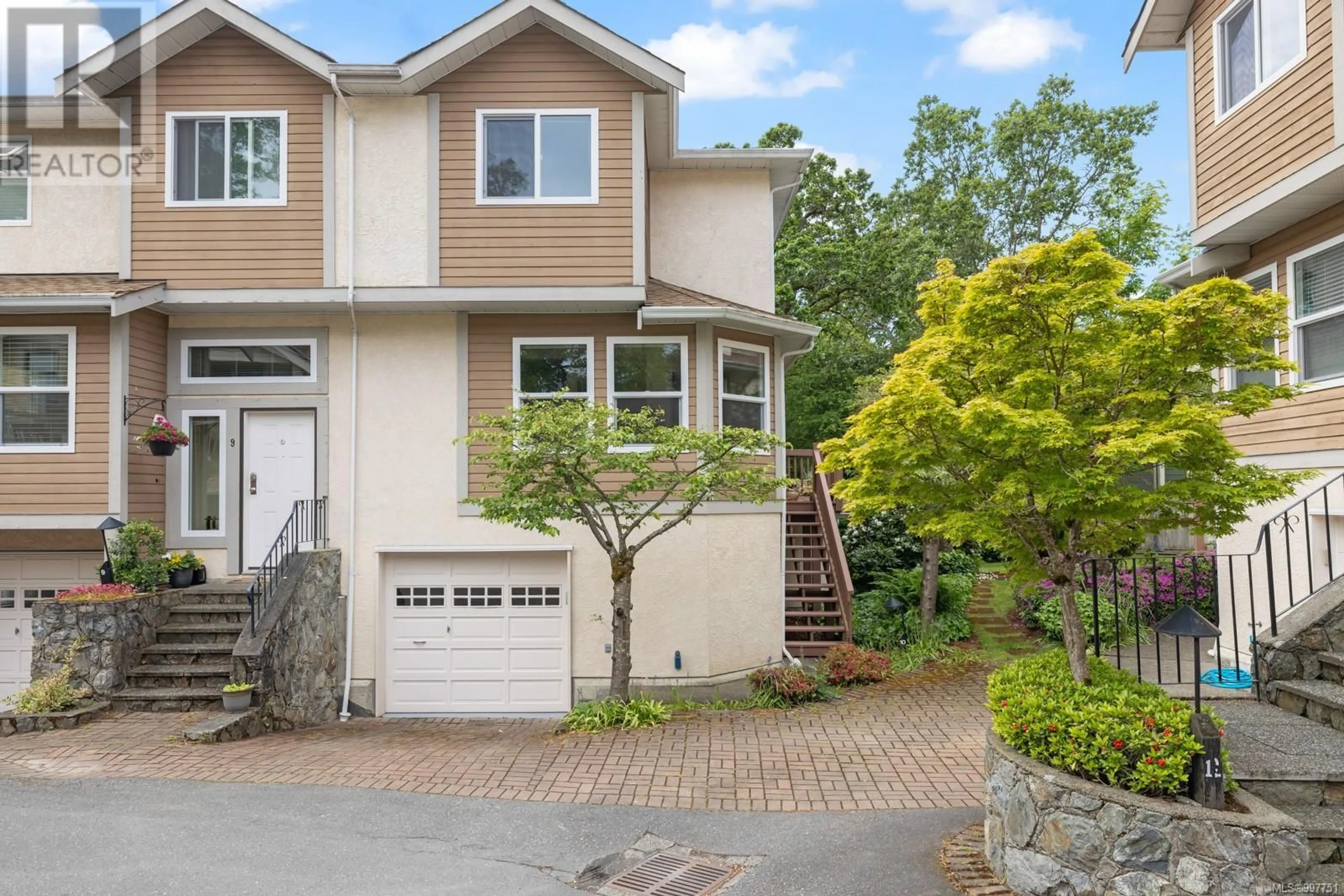 Home with vinyl exterior material, street for 10 - 4580 WEST SAANICH ROAD, Saanich British Columbia V8Z3G4