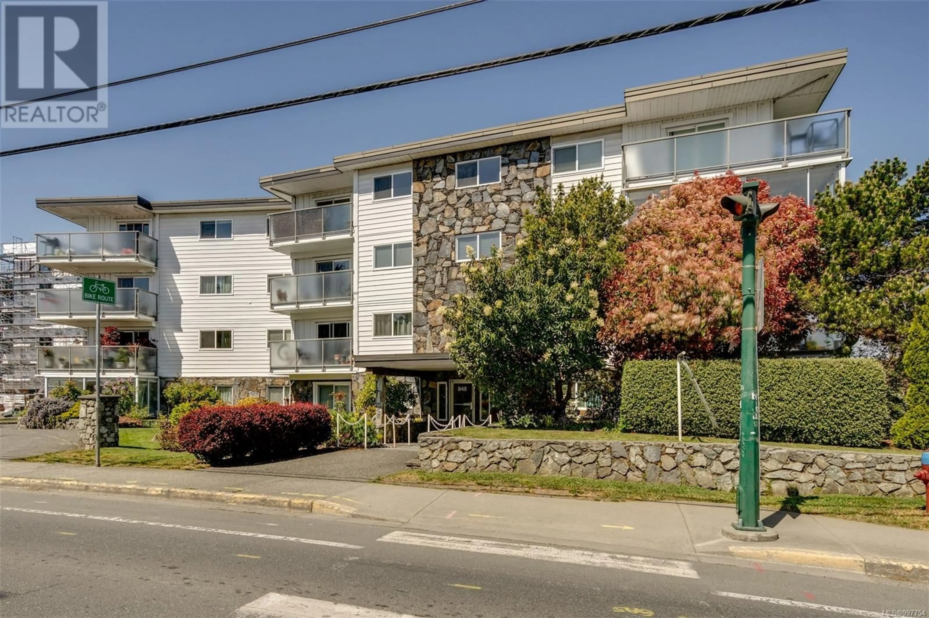 Patio, street for 208 - 848 ESQUIMALT ROAD, Esquimalt British Columbia V9A6W9