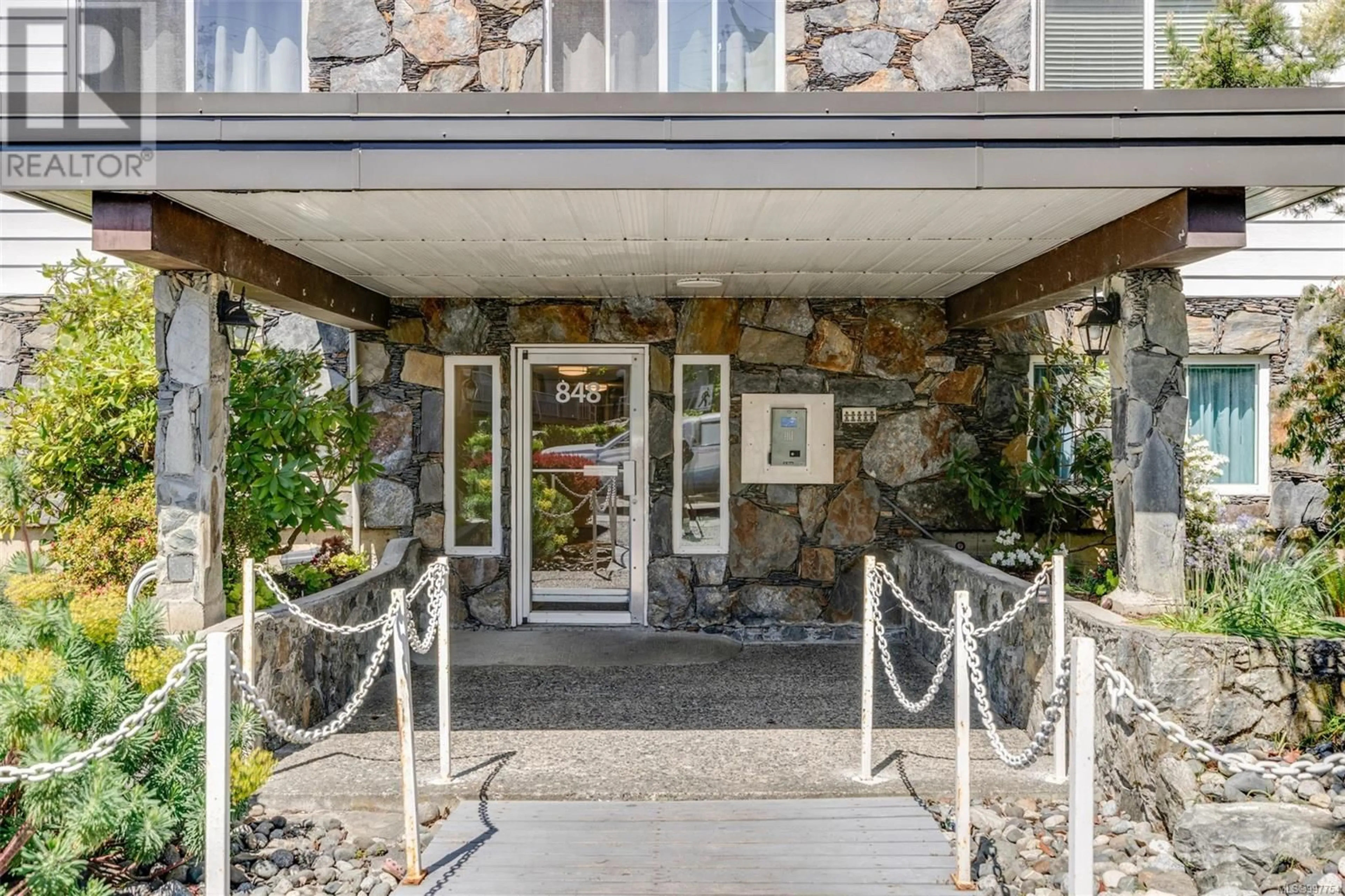 Unknown for 208 - 848 ESQUIMALT ROAD, Esquimalt British Columbia V9A6W9