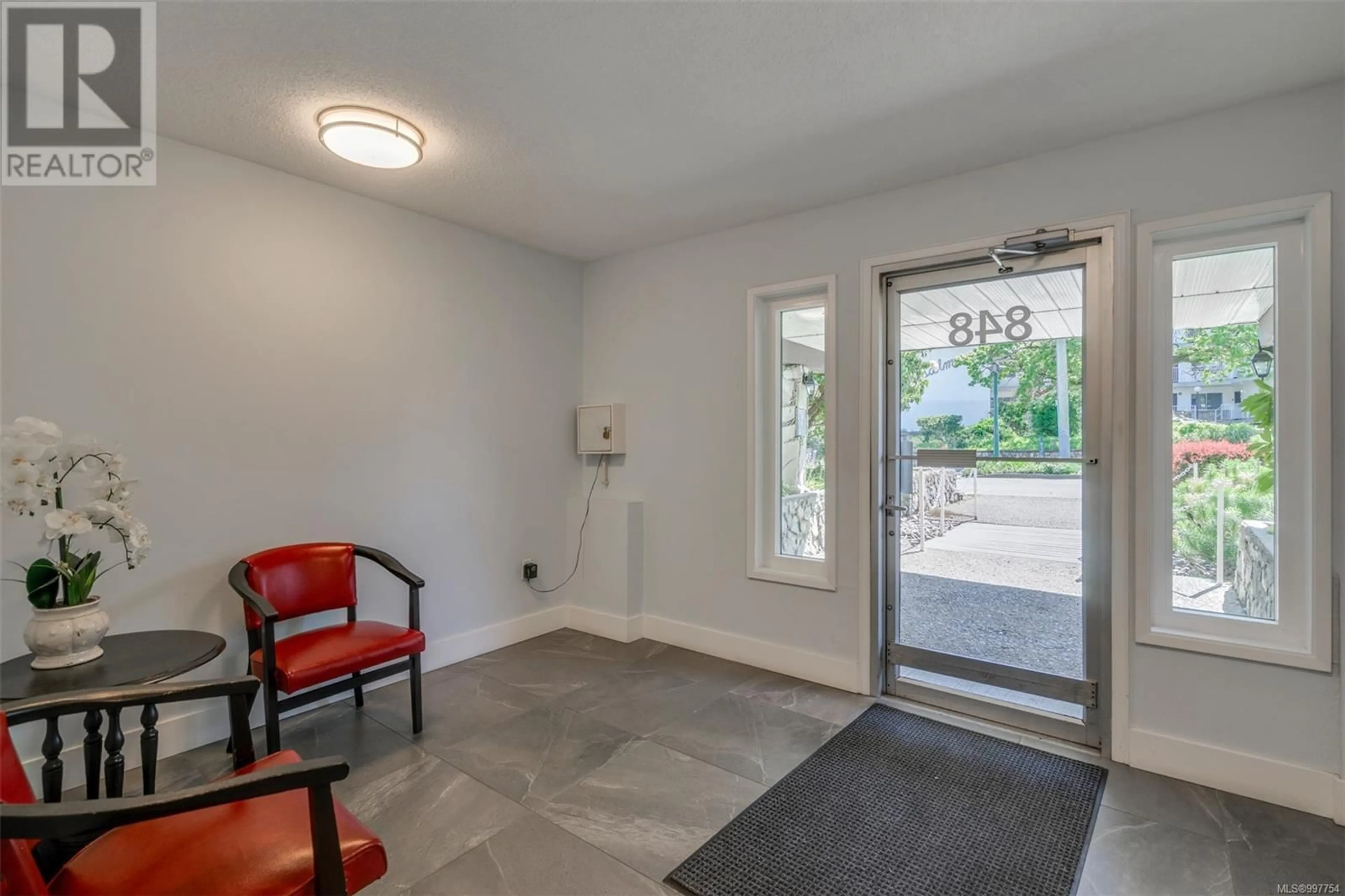 Indoor entryway for 208 - 848 ESQUIMALT ROAD, Esquimalt British Columbia V9A6W9