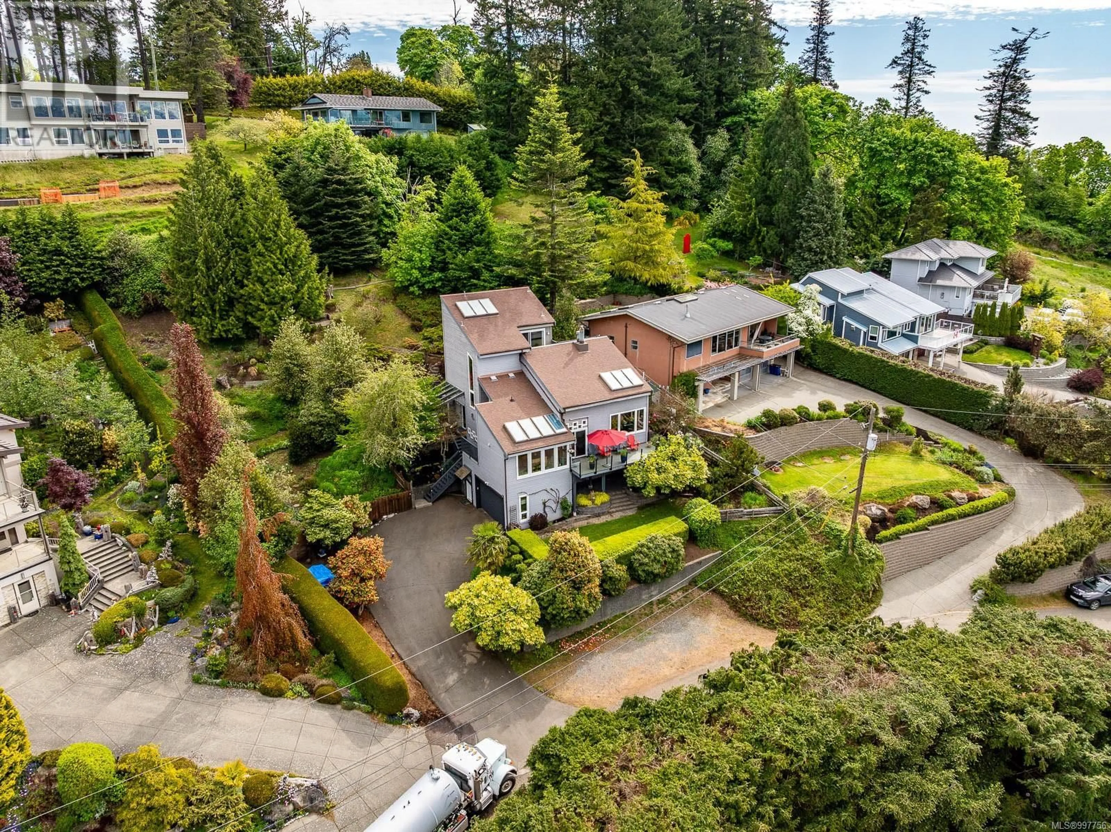 A pic from outside/outdoor area/front of a property/back of a property/a pic from drone, street for 1166 YATES ROAD, Comox British Columbia V9M3X3