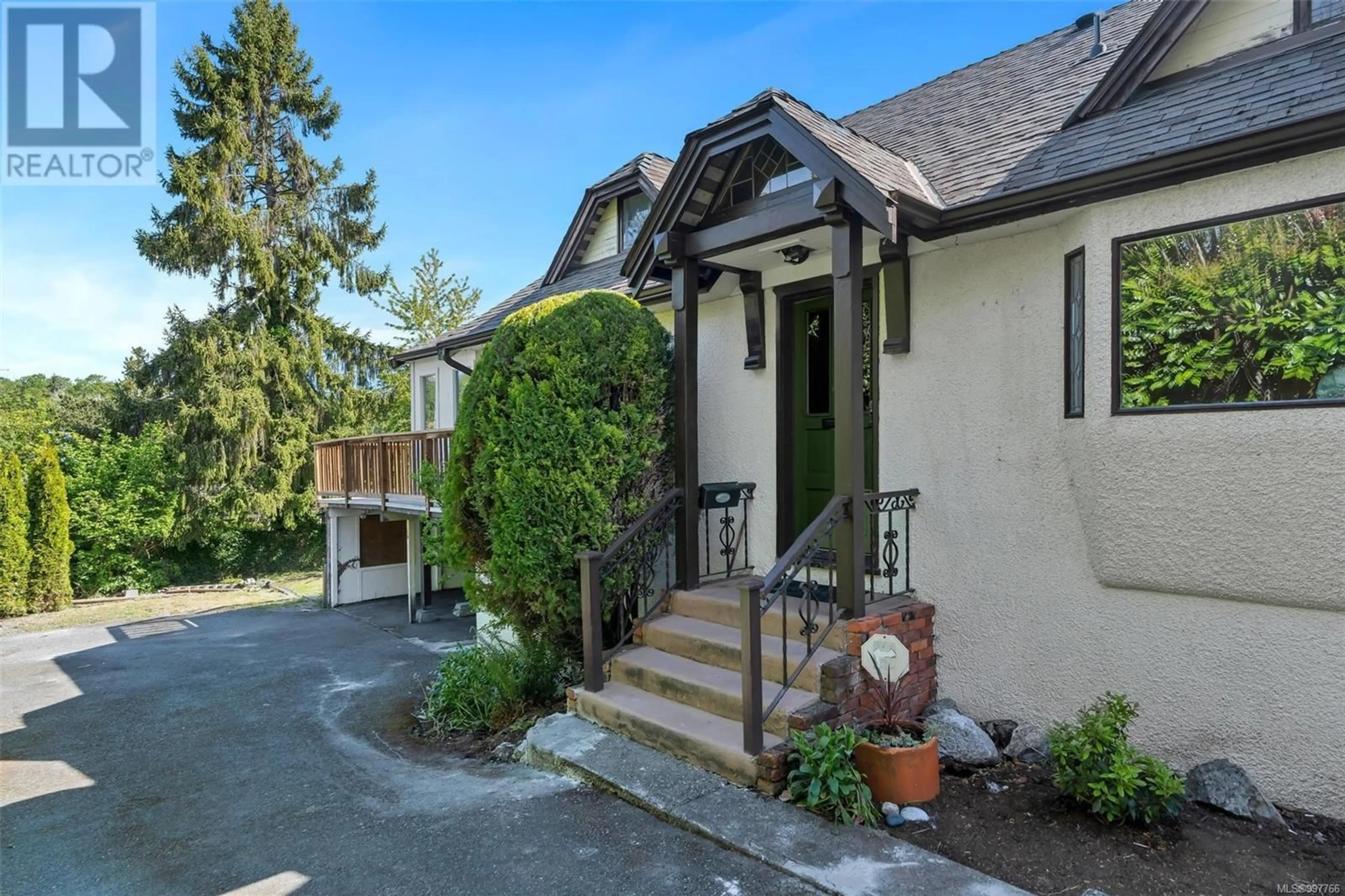 Patio, street for 1498 DERBY ROAD, Saanich British Columbia V8P1T5