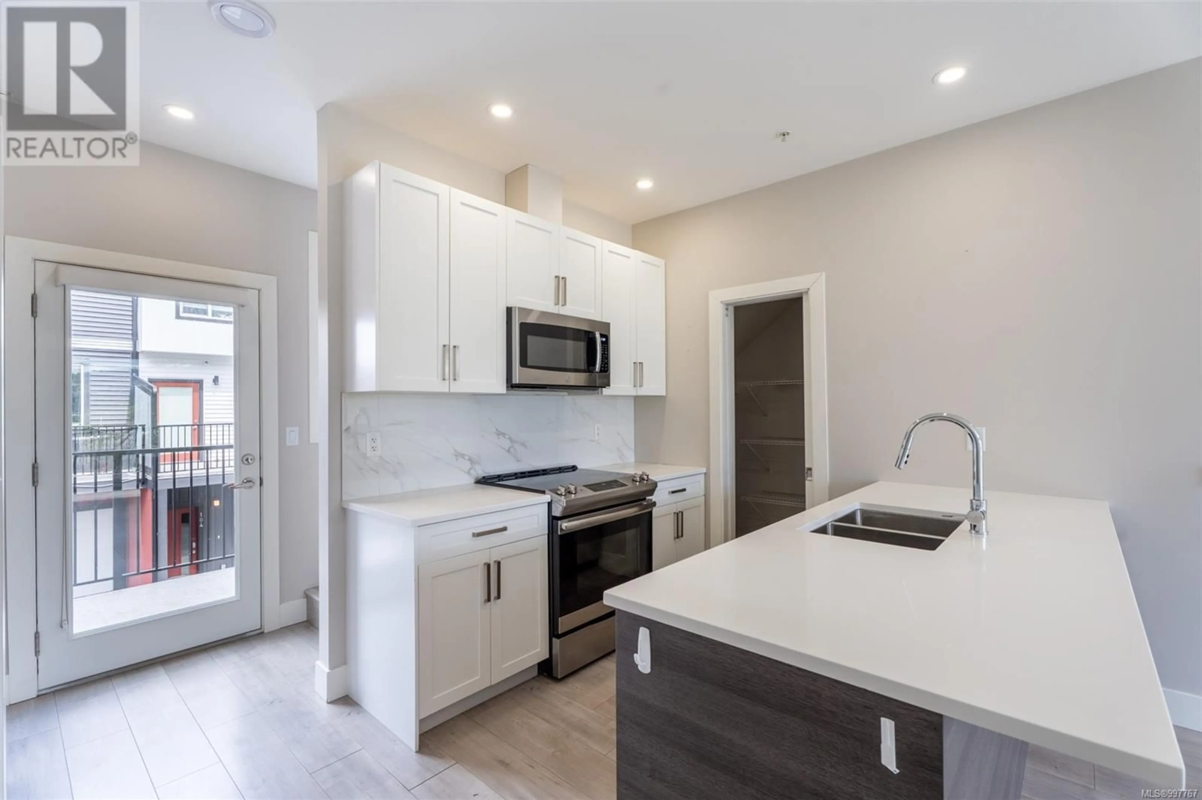 Open concept kitchen, unknown for 107 - 1726 KERRISDALE ROAD, Nanaimo British Columbia V9S1N5