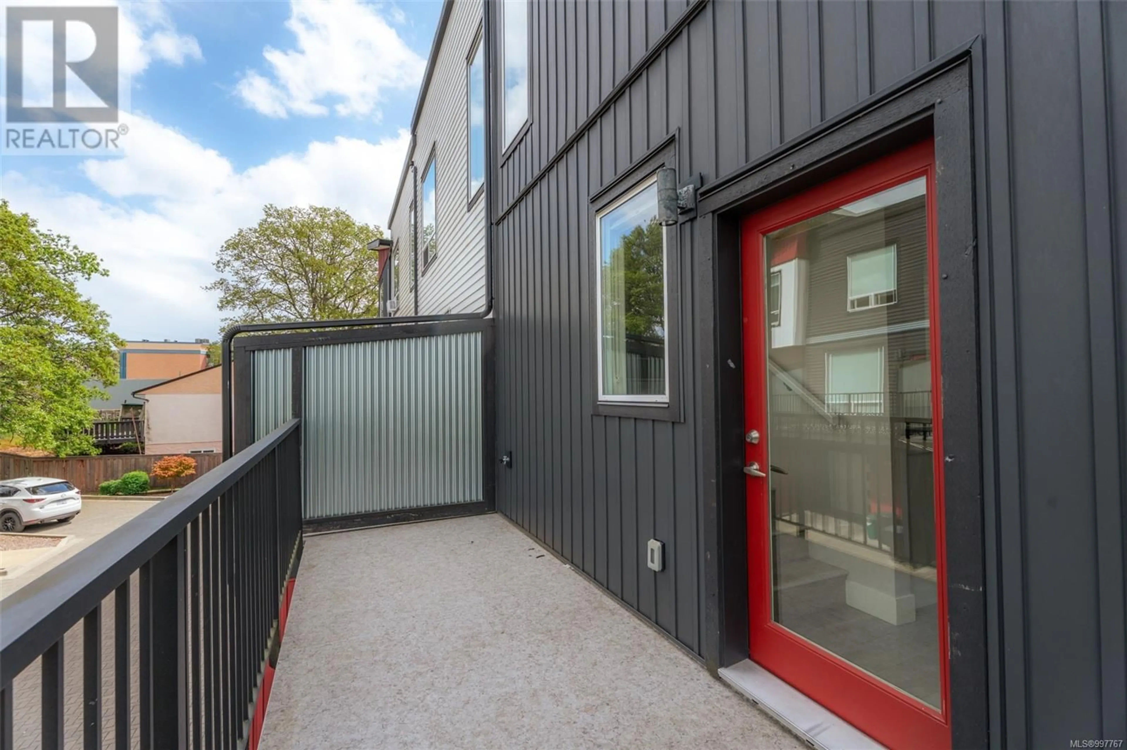 Patio, street for 107 - 1726 KERRISDALE ROAD, Nanaimo British Columbia V9S1N5