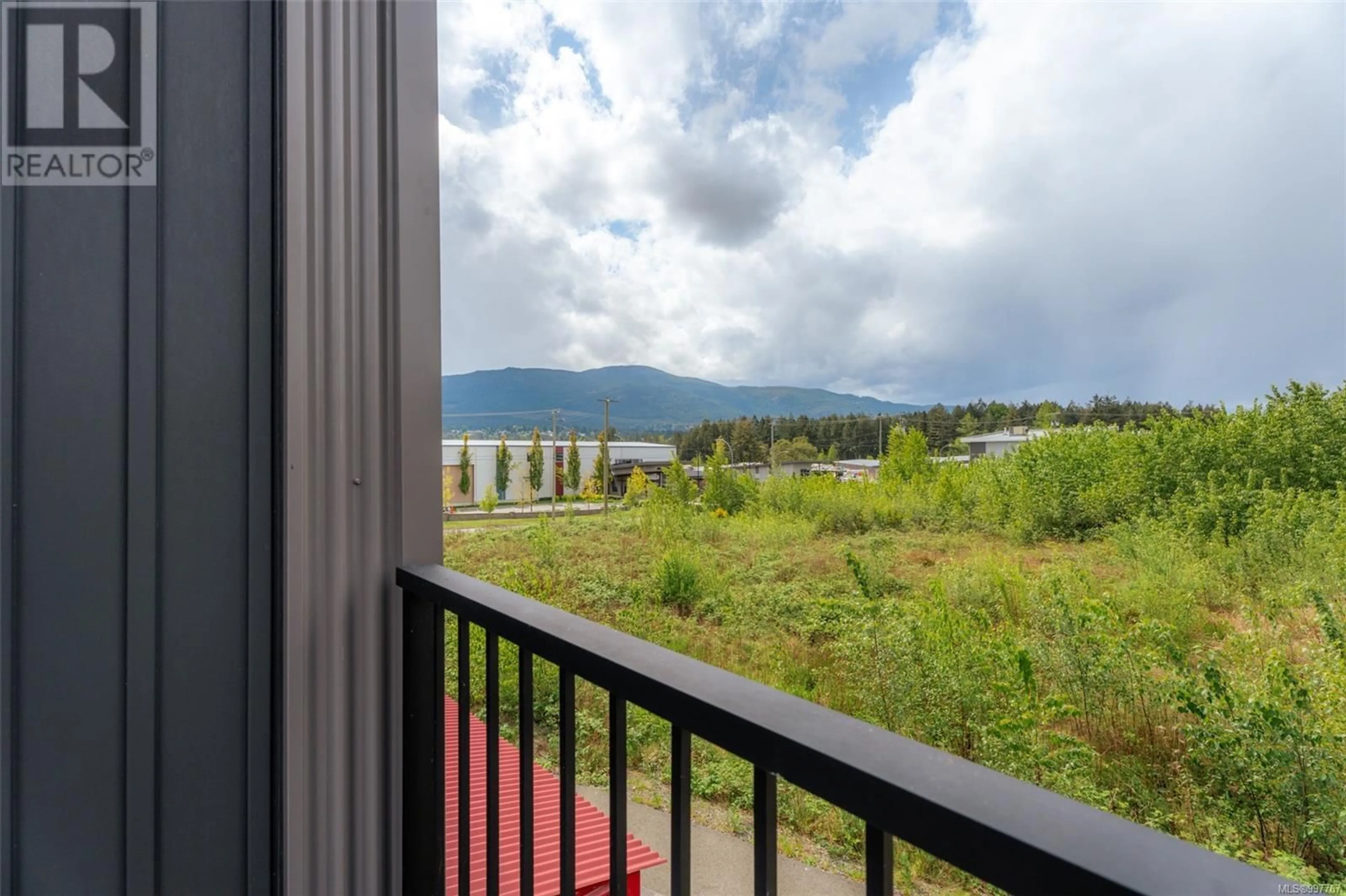 Balcony in the apartment, water/lake/river/ocean view for 107 - 1726 KERRISDALE ROAD, Nanaimo British Columbia V9S1N5