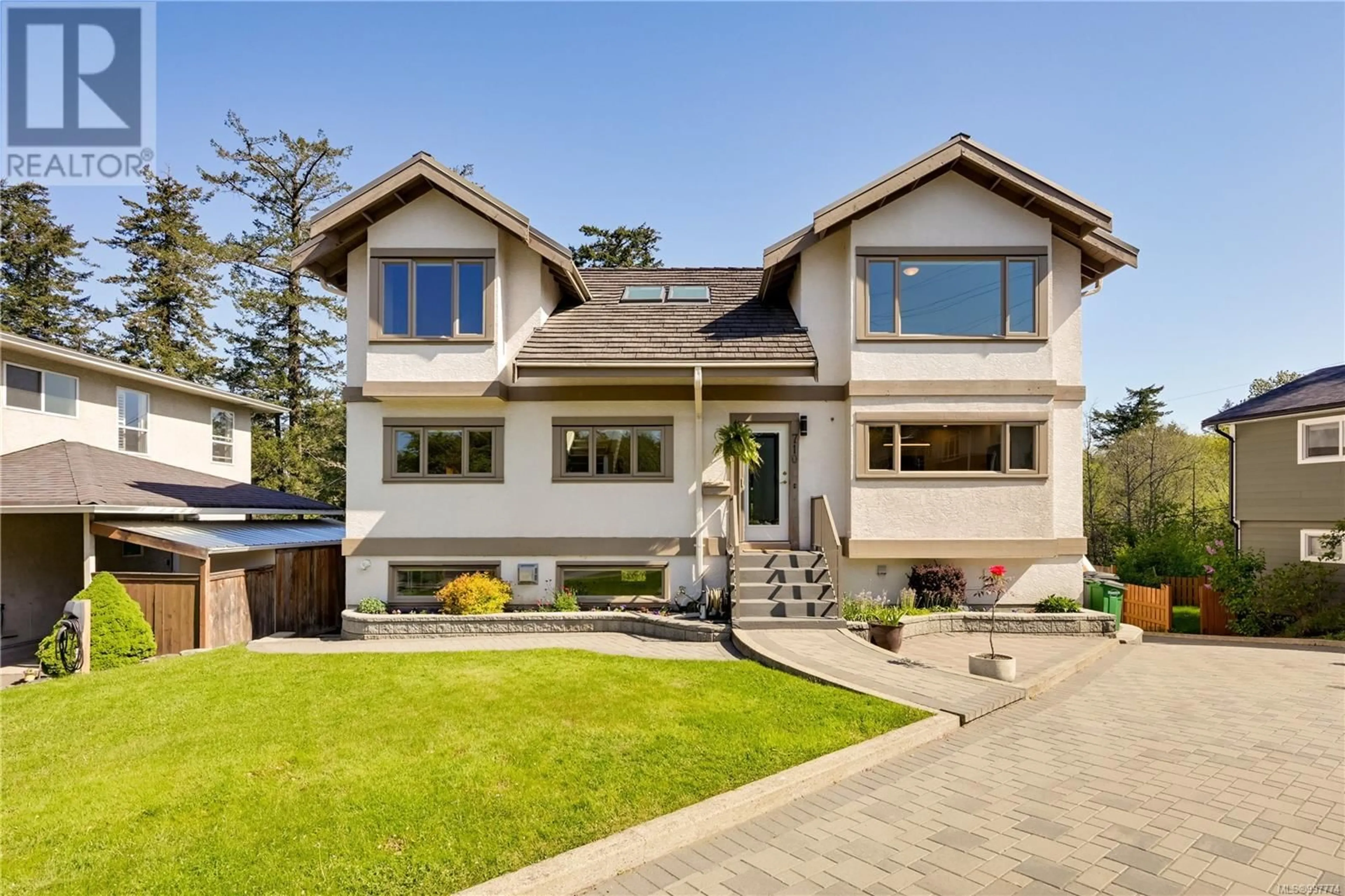 Home with brick exterior material, street for 710 BROOKRIDGE PLACE, Saanich British Columbia V8Z3B9