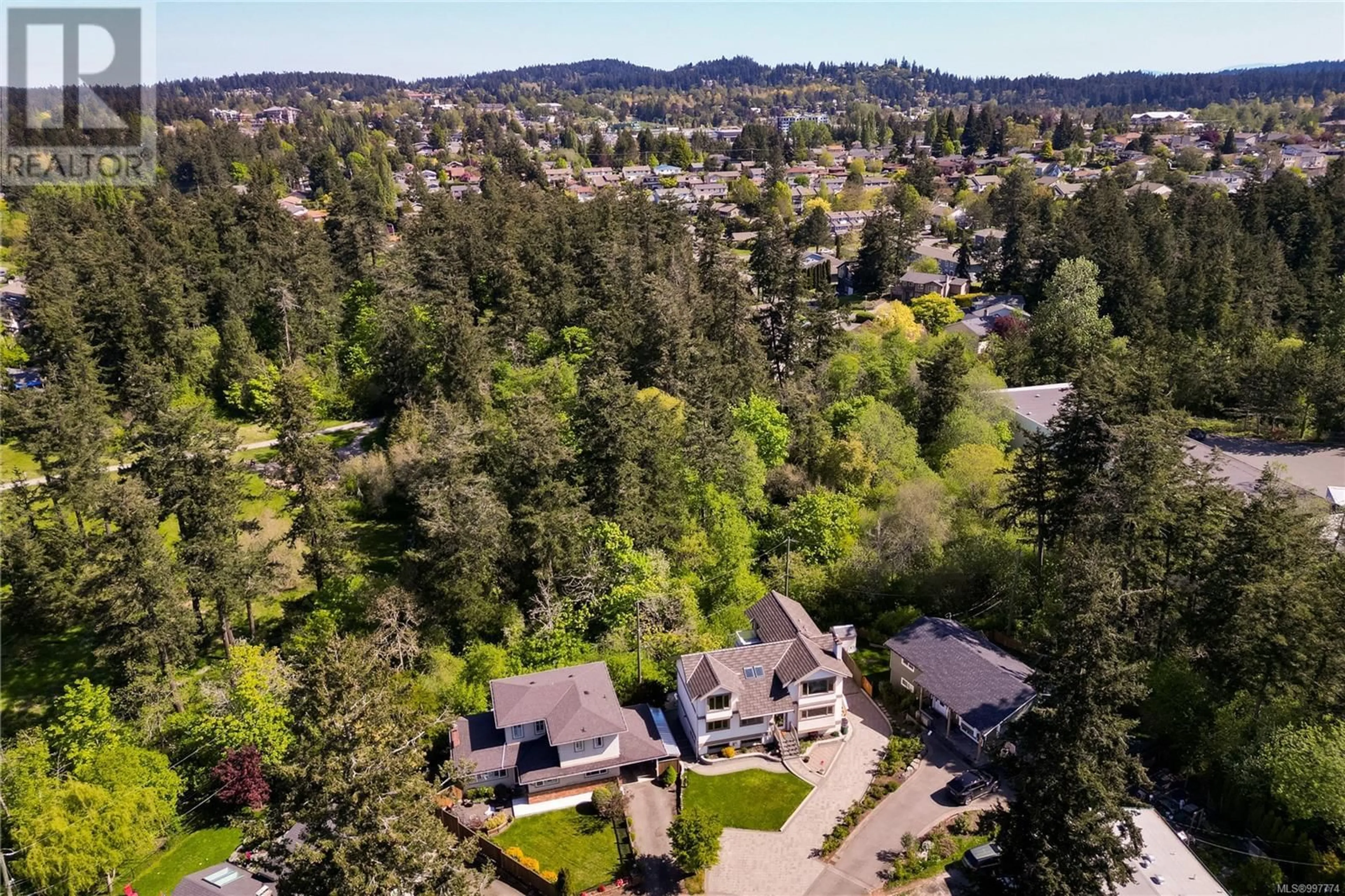 A pic from outside/outdoor area/front of a property/back of a property/a pic from drone, unknown for 710 BROOKRIDGE PLACE, Saanich British Columbia V8Z3B9