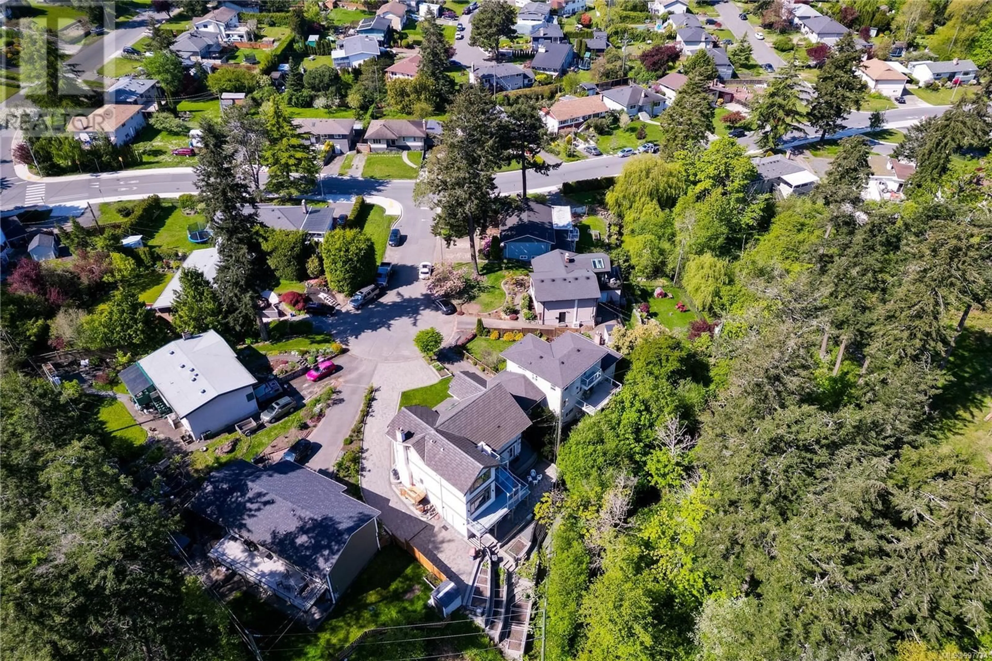 A pic from outside/outdoor area/front of a property/back of a property/a pic from drone, street for 710 BROOKRIDGE PLACE, Saanich British Columbia V8Z3B9
