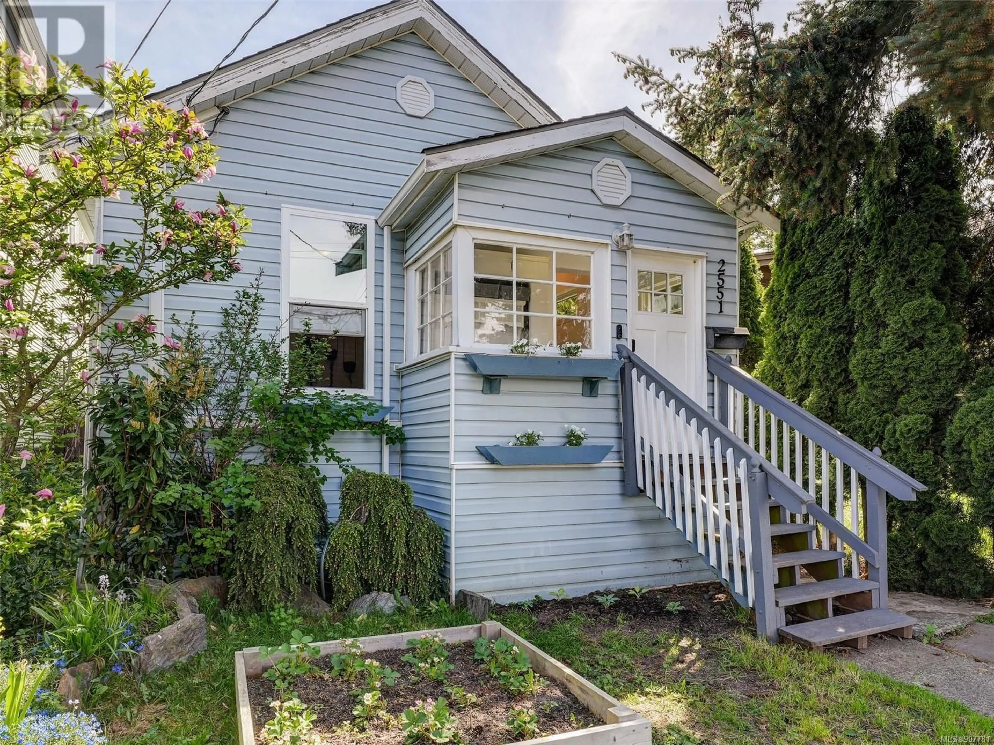 Home with vinyl exterior material, street for 2551 PRIOR STREET, Victoria British Columbia V8T3X5