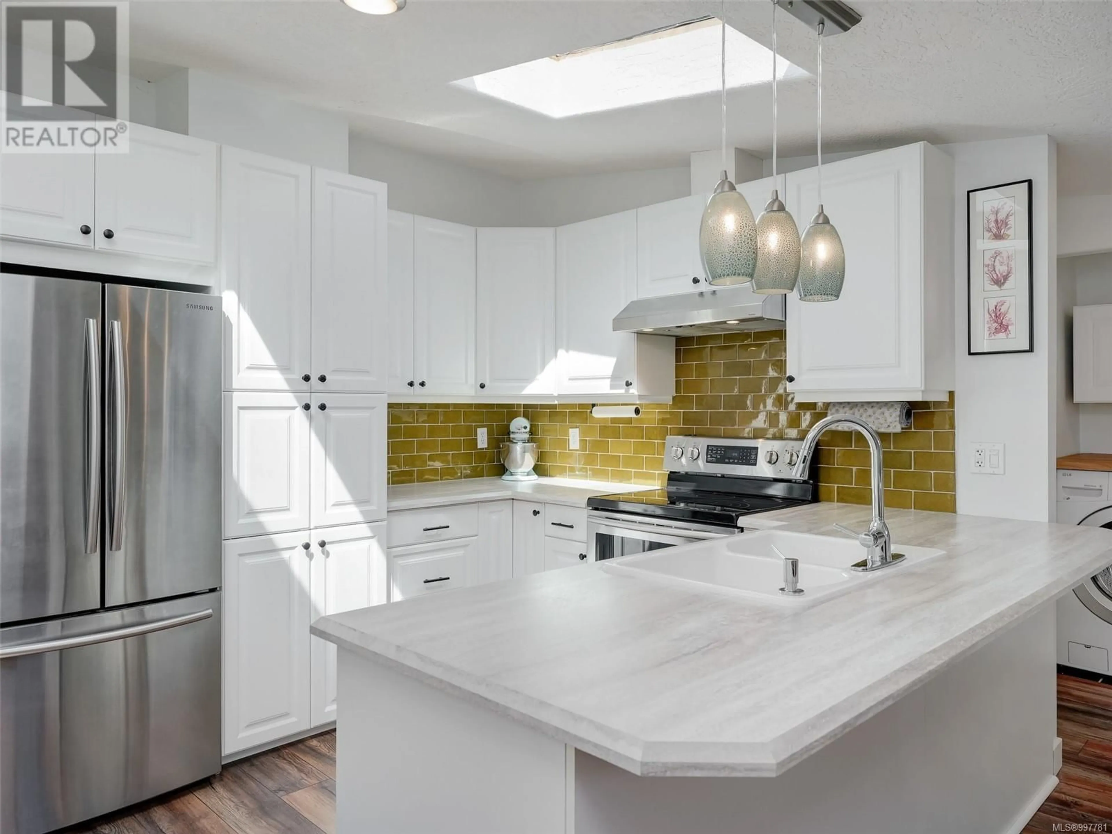 Contemporary kitchen, ceramic/tile floor for 2551 PRIOR STREET, Victoria British Columbia V8T3X5