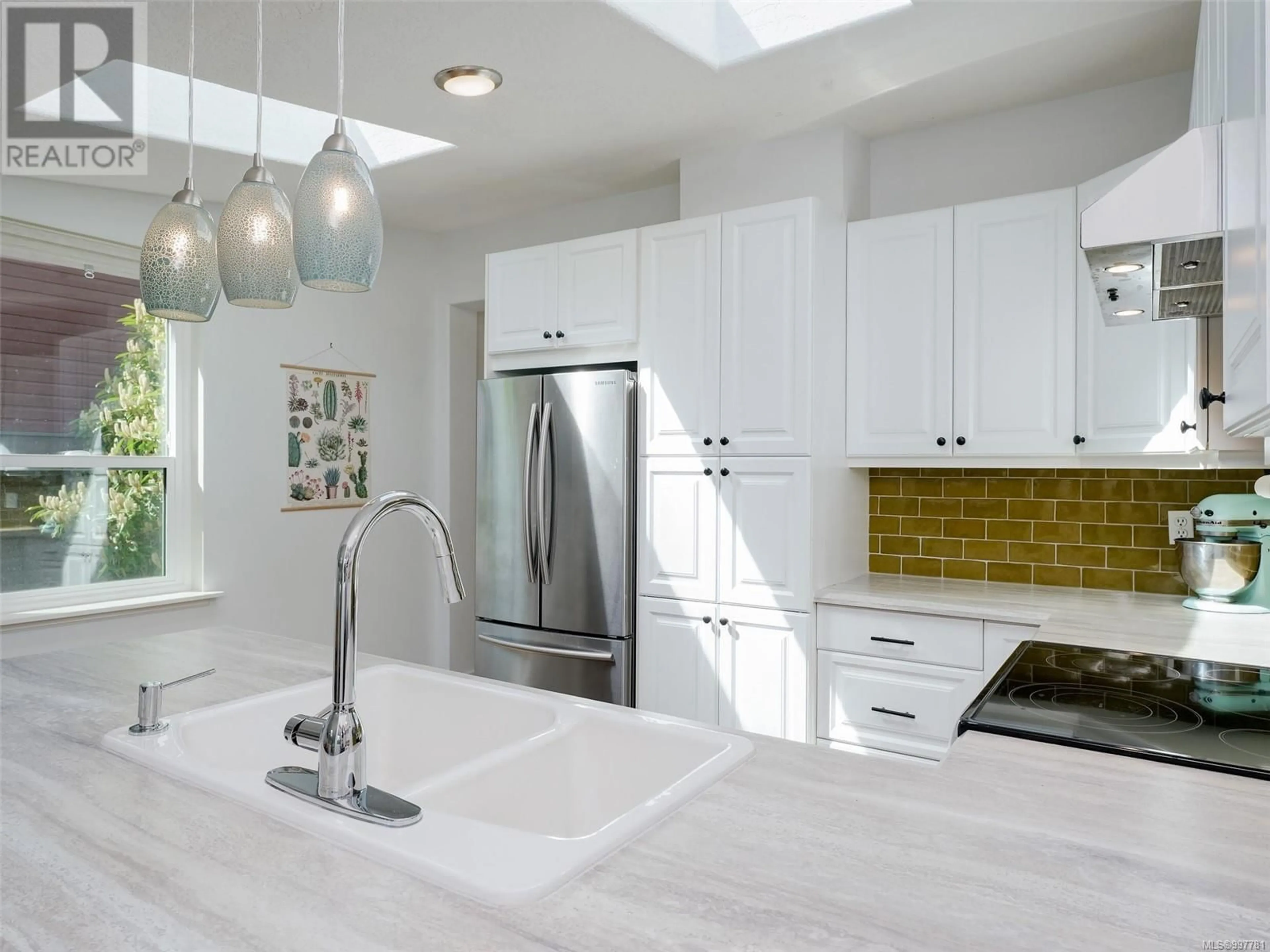 Contemporary kitchen, ceramic/tile floor for 2551 PRIOR STREET, Victoria British Columbia V8T3X5