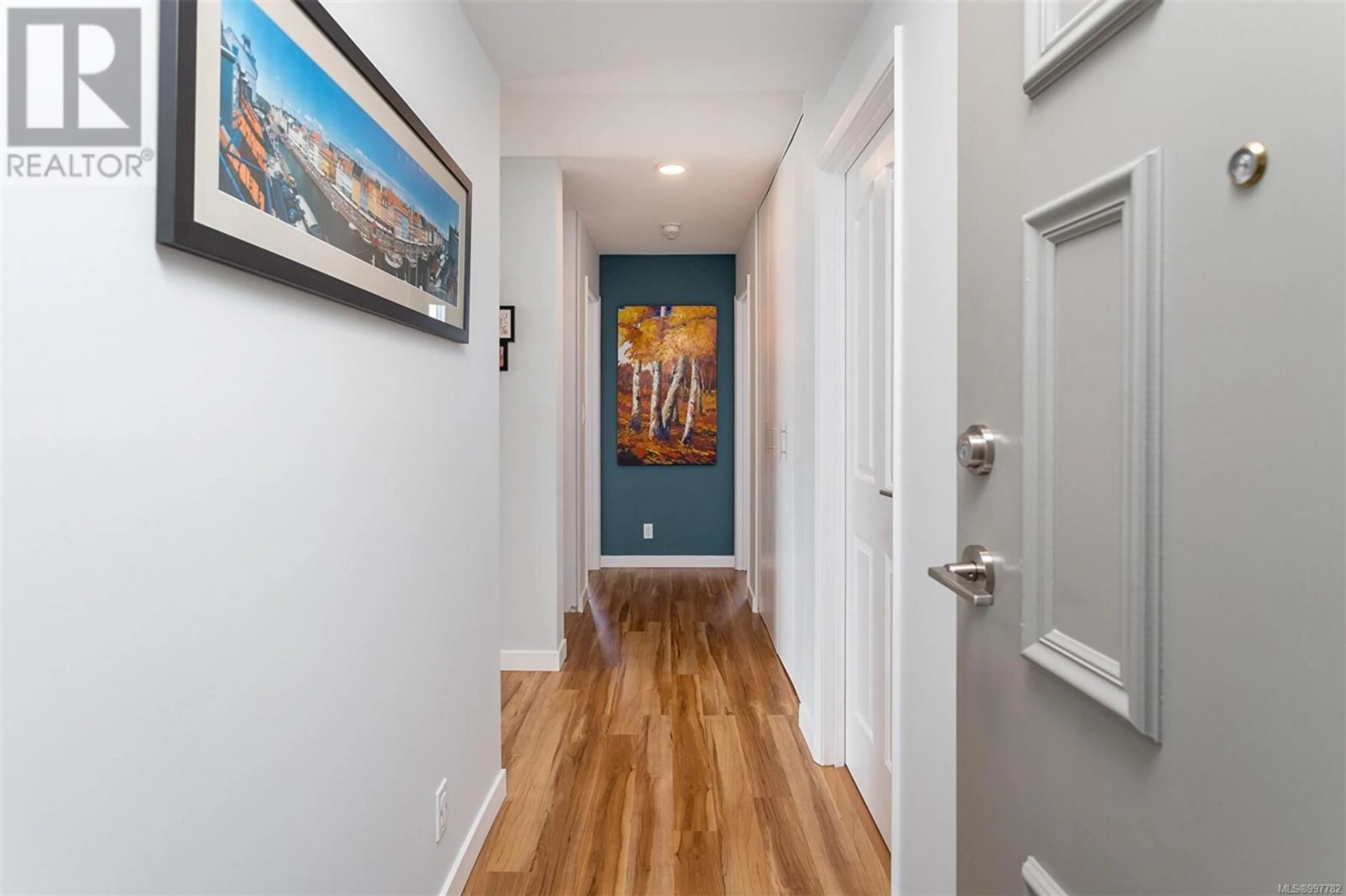 Indoor entryway for 906 - 327 MAITLAND STREET, Victoria British Columbia V9A7G7