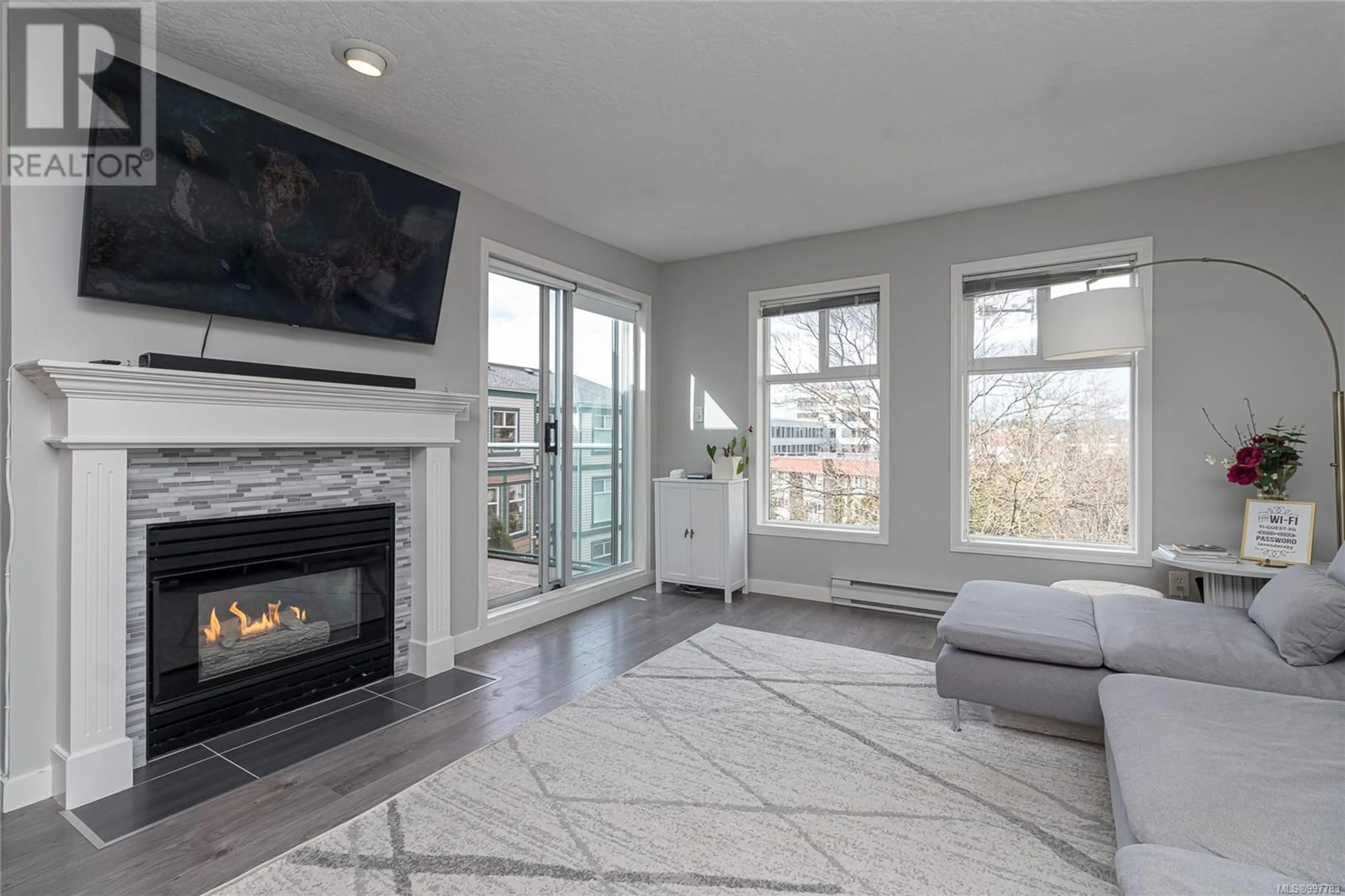 Living room with furniture, unknown for 411 - 894 VERNON AVENUE, Saanich British Columbia V8X2W6