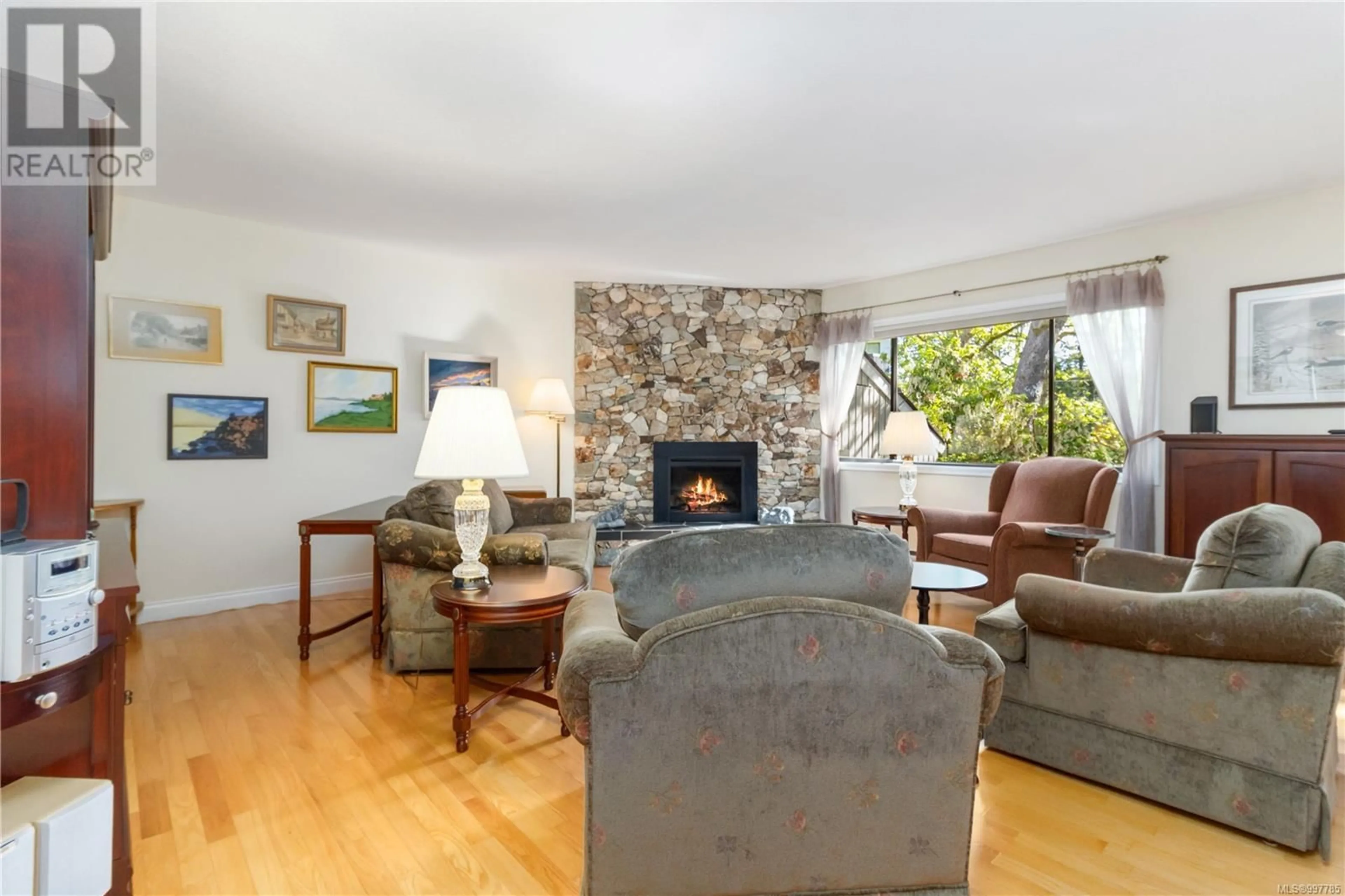 Living room with furniture, unknown for 8 - 4041 SAANICH ROAD, Saanich British Columbia V8X1Z2