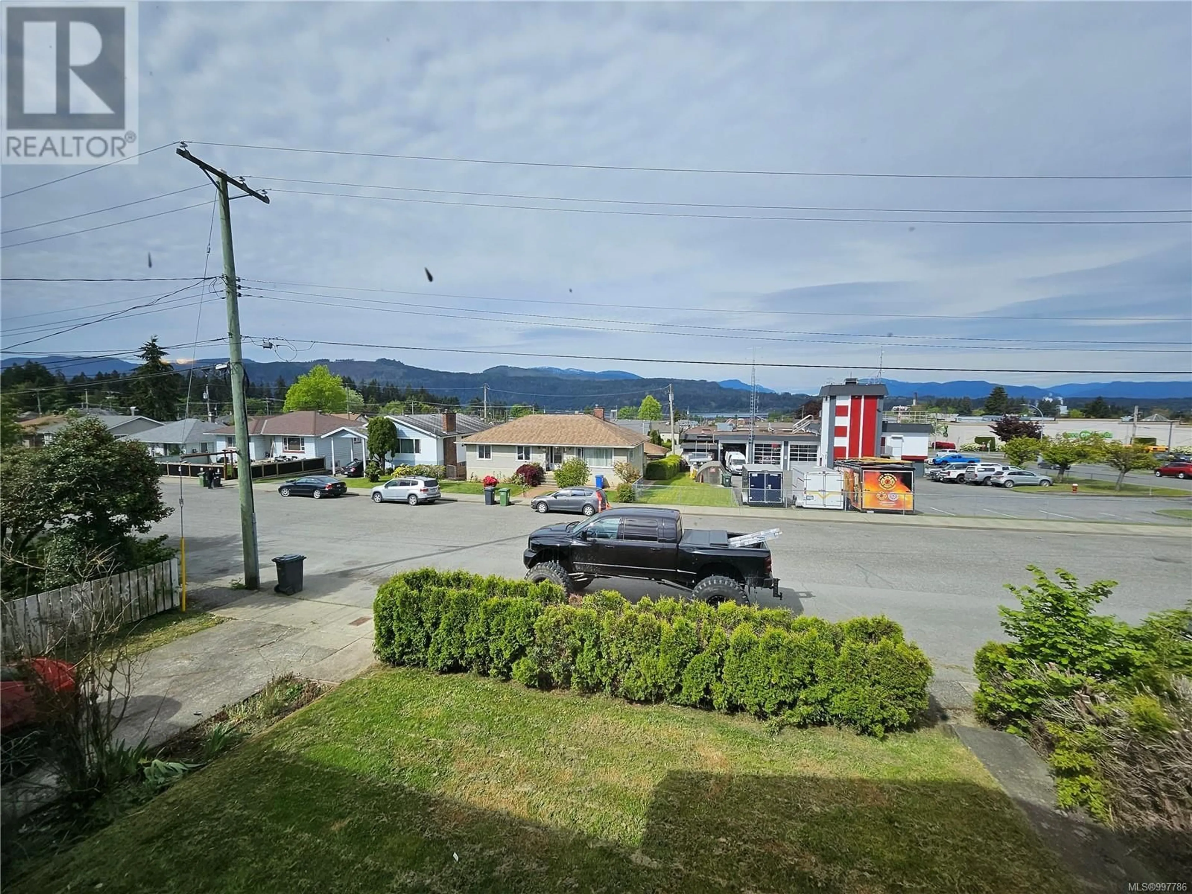 A pic from outside/outdoor area/front of a property/back of a property/a pic from drone, mountain view for 3683 11TH AVENUE, Port Alberni British Columbia V9Y8T4